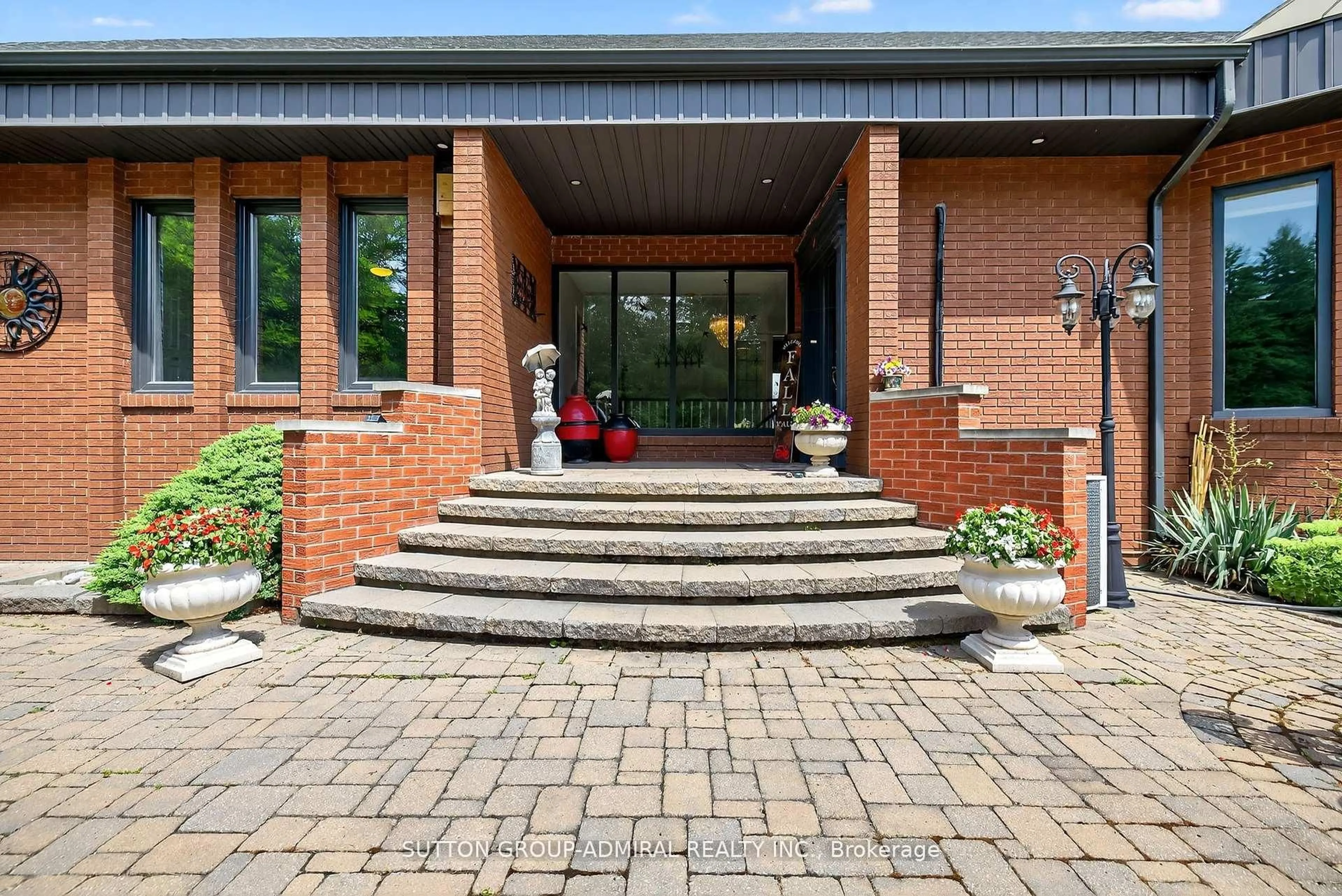 Home with brick exterior material, building for 14237 Mount Pleasant Rd, Caledon Ontario L7E 3M9