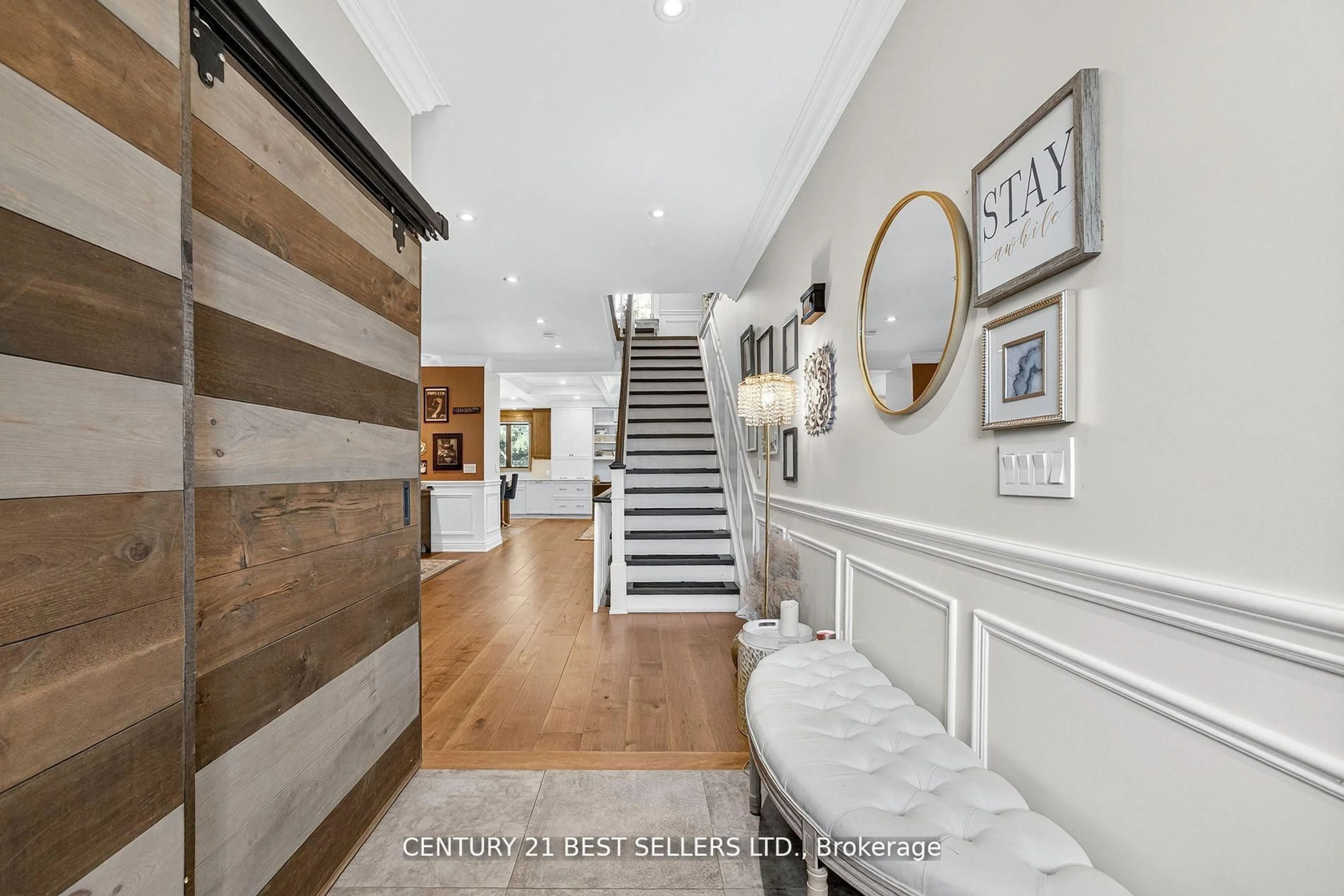 Indoor entryway for 28 Wingrove Hill, Toronto Ontario M9B 2C6