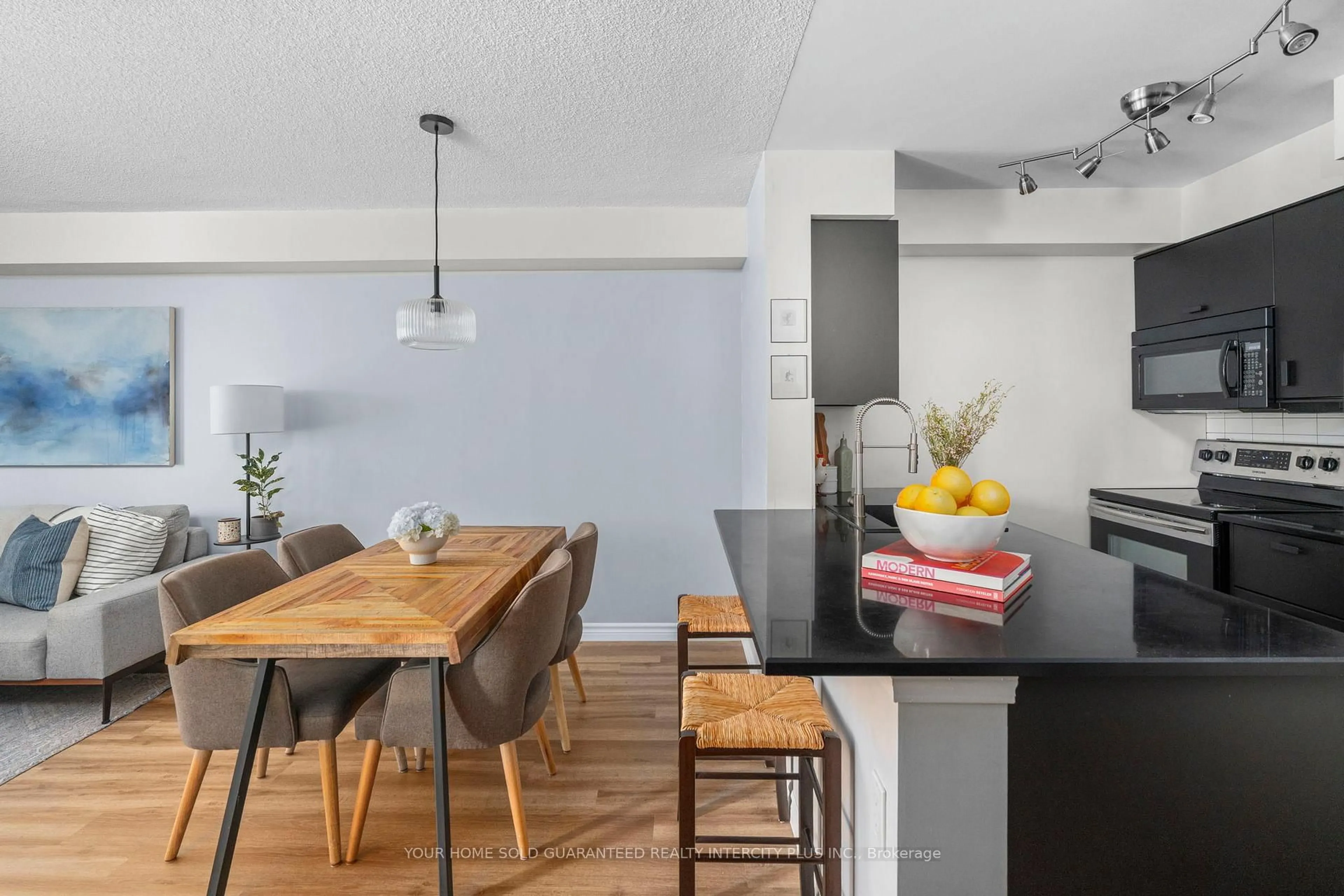 Open concept kitchen, wood/laminate floor for 60 Heintzman St #934, Toronto Ontario M6P 5A1