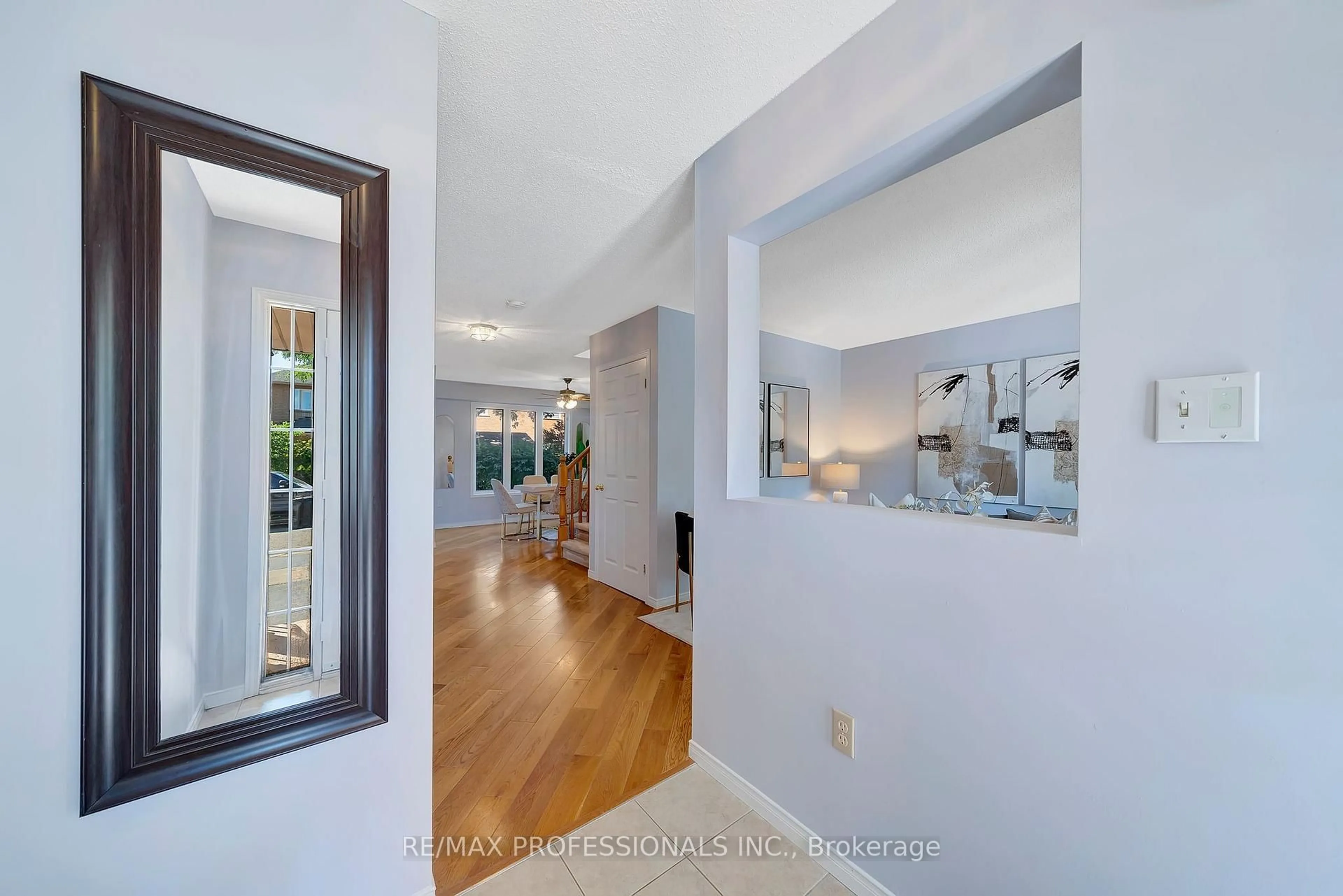 Indoor foyer for 2159 Blue  Ridge Lane, Oakville Ontario L6M 3W7