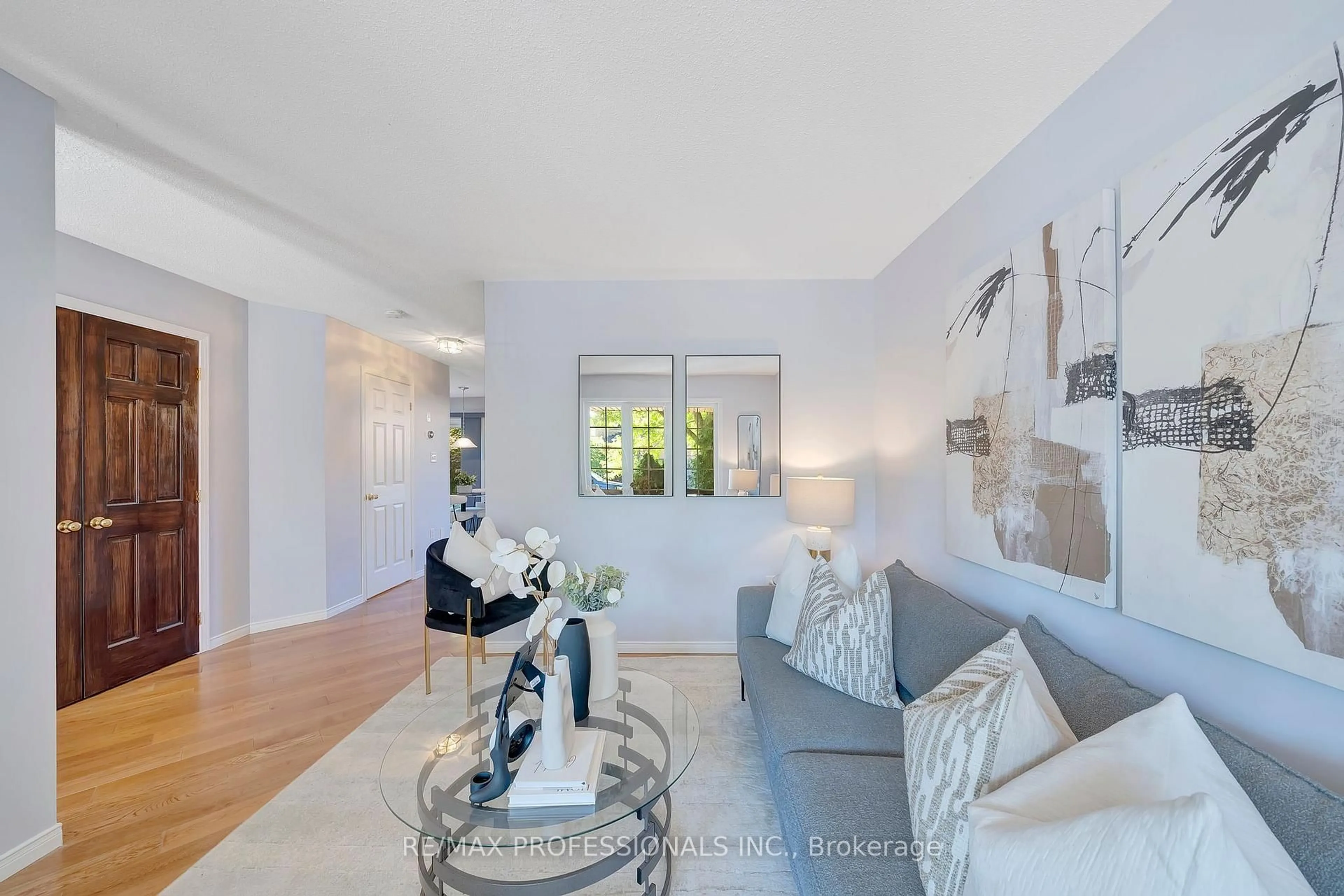 Living room with furniture, unknown for 2159 Blue  Ridge Lane, Oakville Ontario L6M 3W7