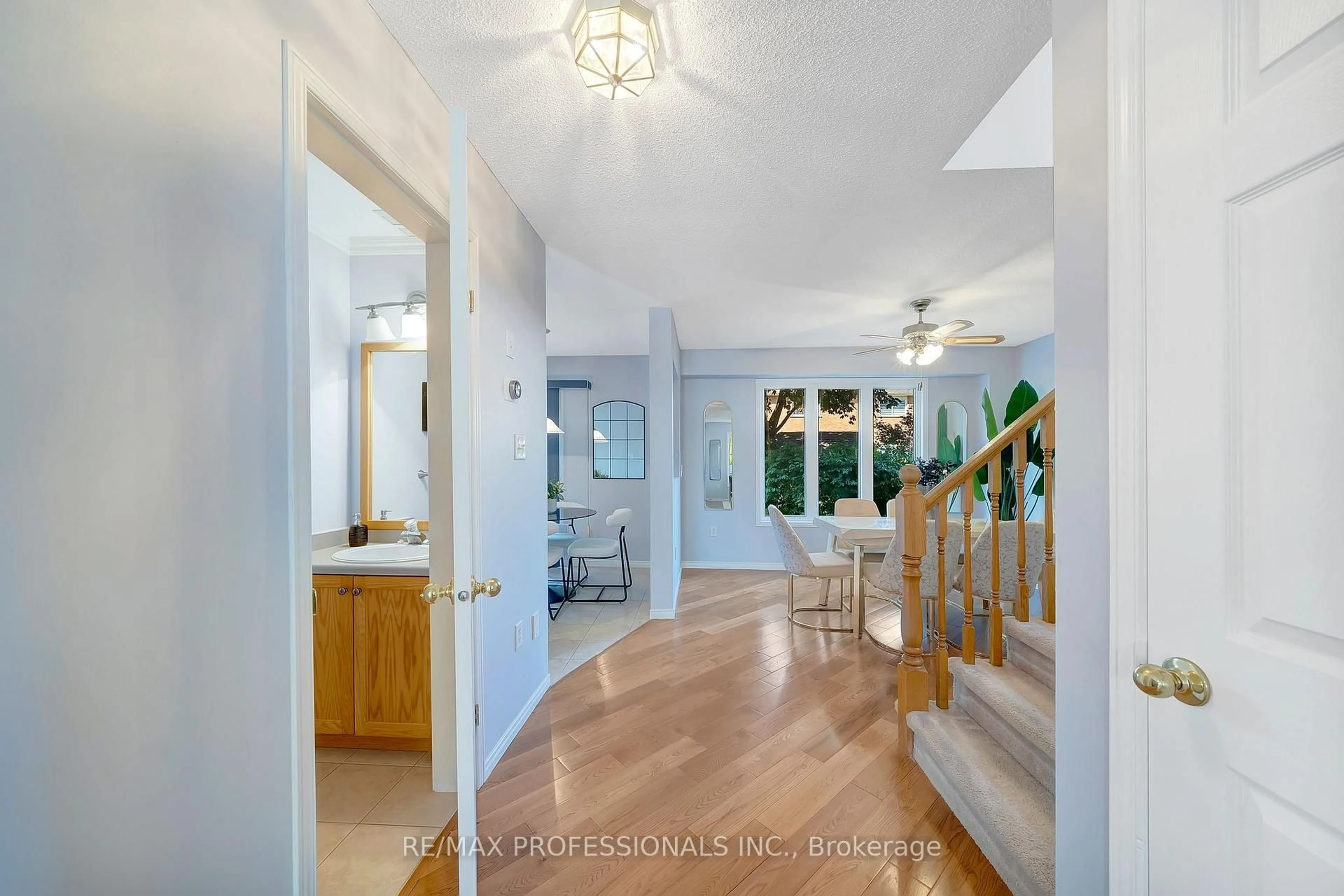 Indoor foyer for 2159 Blue  Ridge Lane, Oakville Ontario L6M 3W7