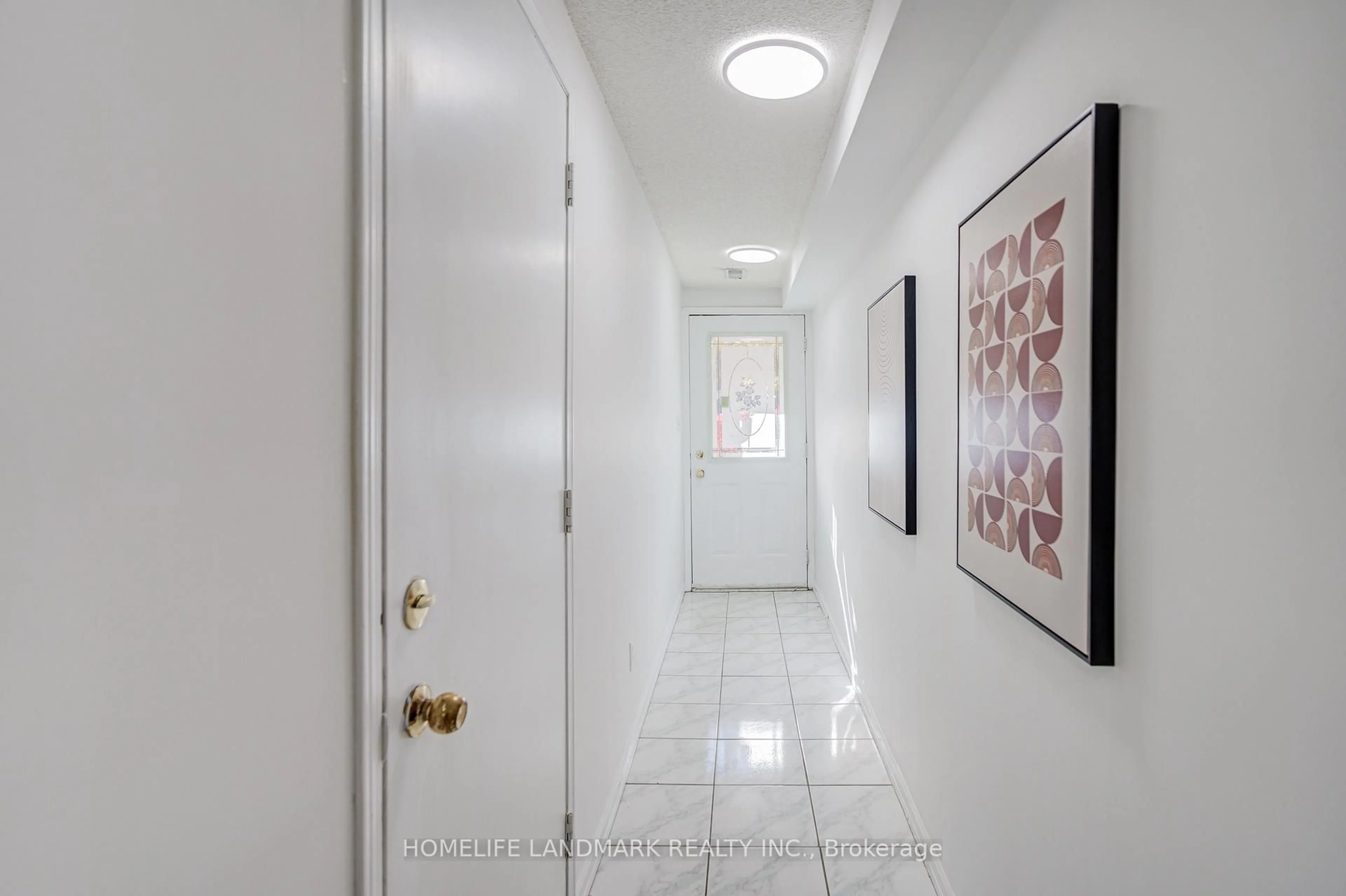 Indoor entryway for 1050 Bristol Rd #69, Mississauga Ontario L5V 2E8