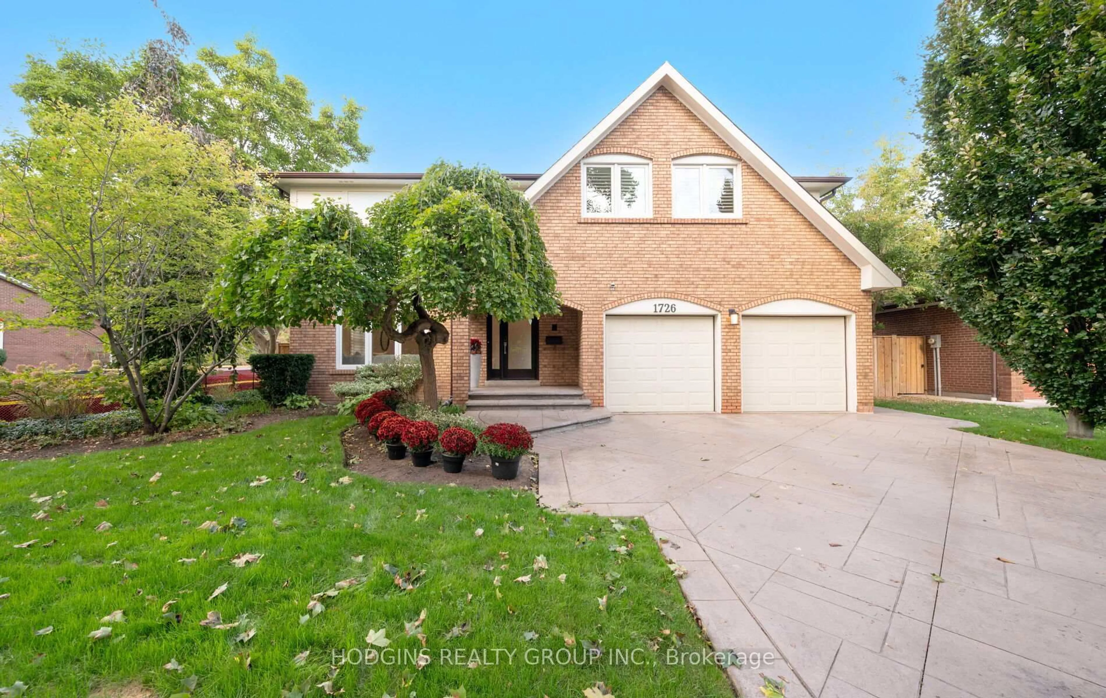 Home with brick exterior material, street for 1726 Sherwood Forrest Circ, Mississauga Ontario L5K 2H6