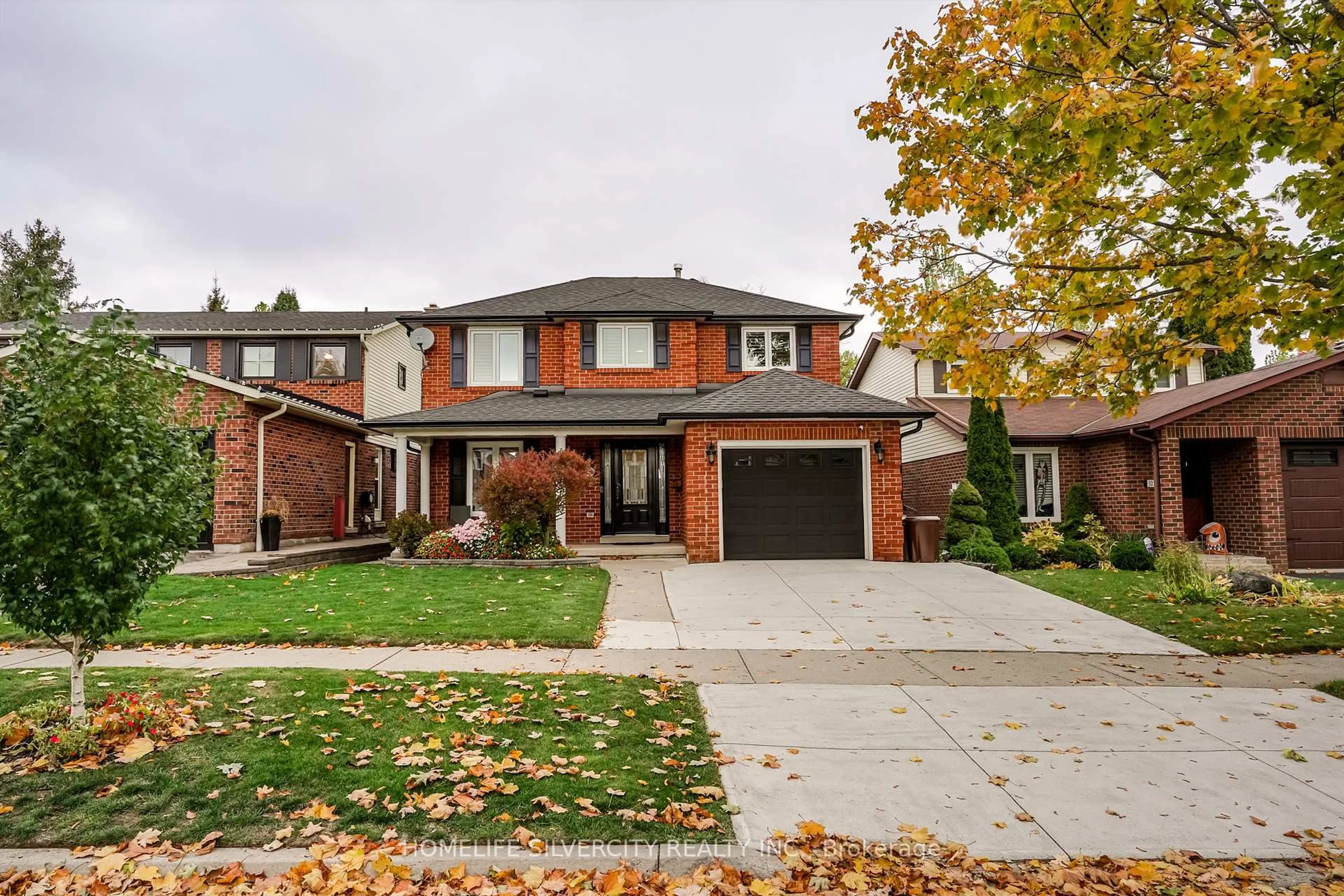 Home with brick exterior material, street for 3216 Twin Oaks Cres, Burlington Ontario L7M 3A2