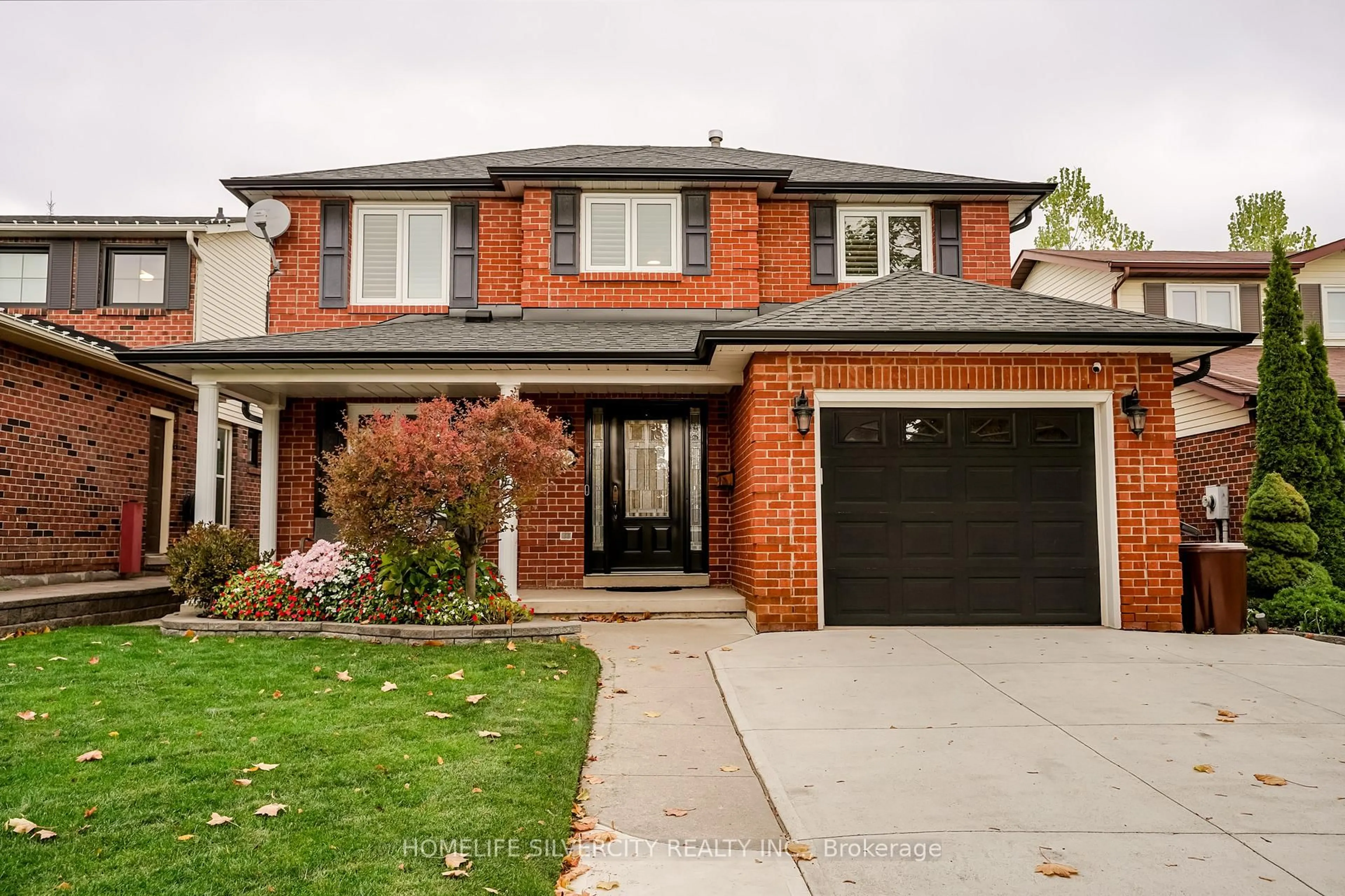 Home with brick exterior material, street for 3216 Twin Oaks Cres, Burlington Ontario L7M 3A2