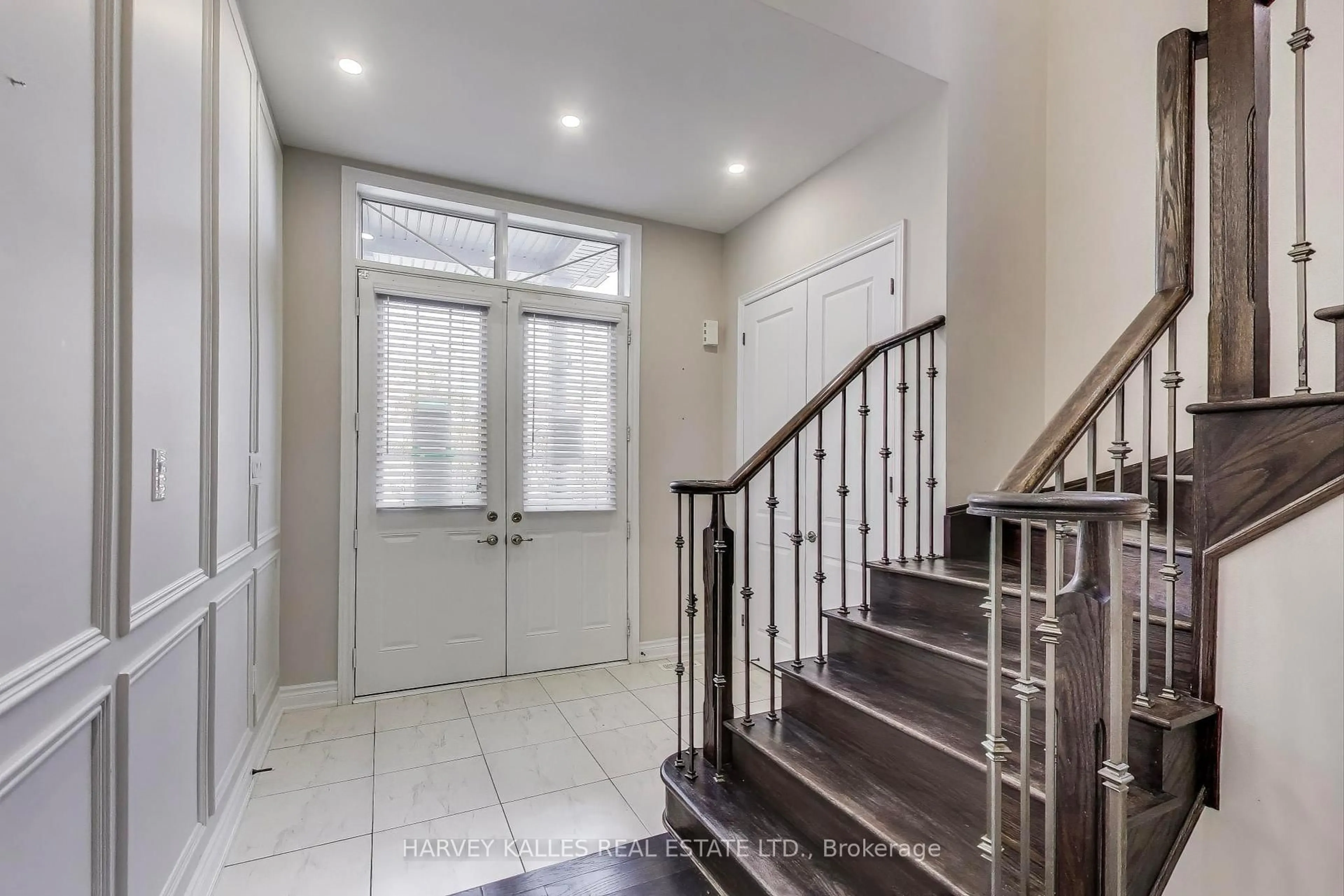 Indoor entryway for 15242 Danby Rd, Halton Hills Ontario L7G 0M5