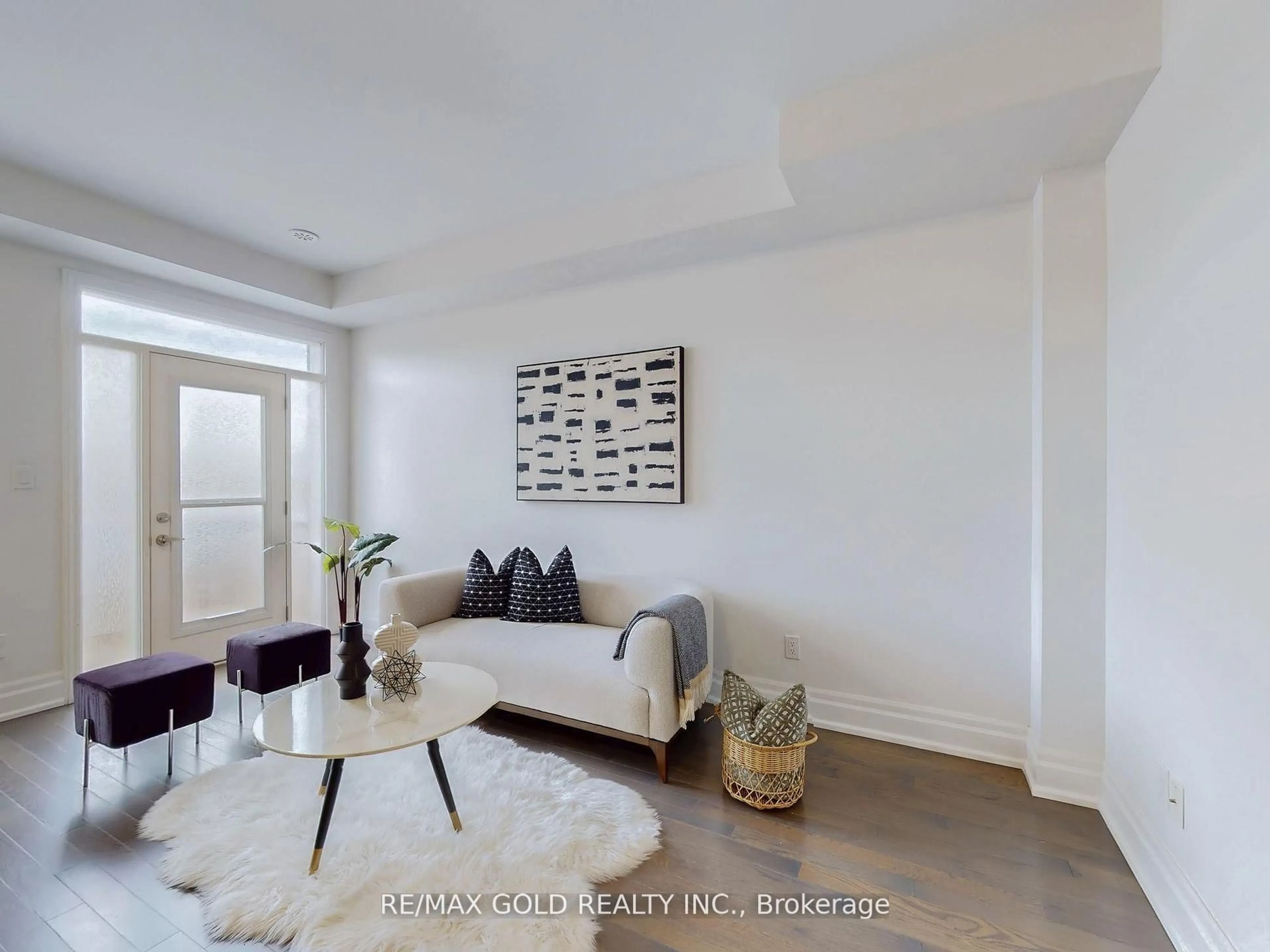 Living room with furniture, unknown for 21 Gemma Pl, Brampton Ontario L6Z 0J5