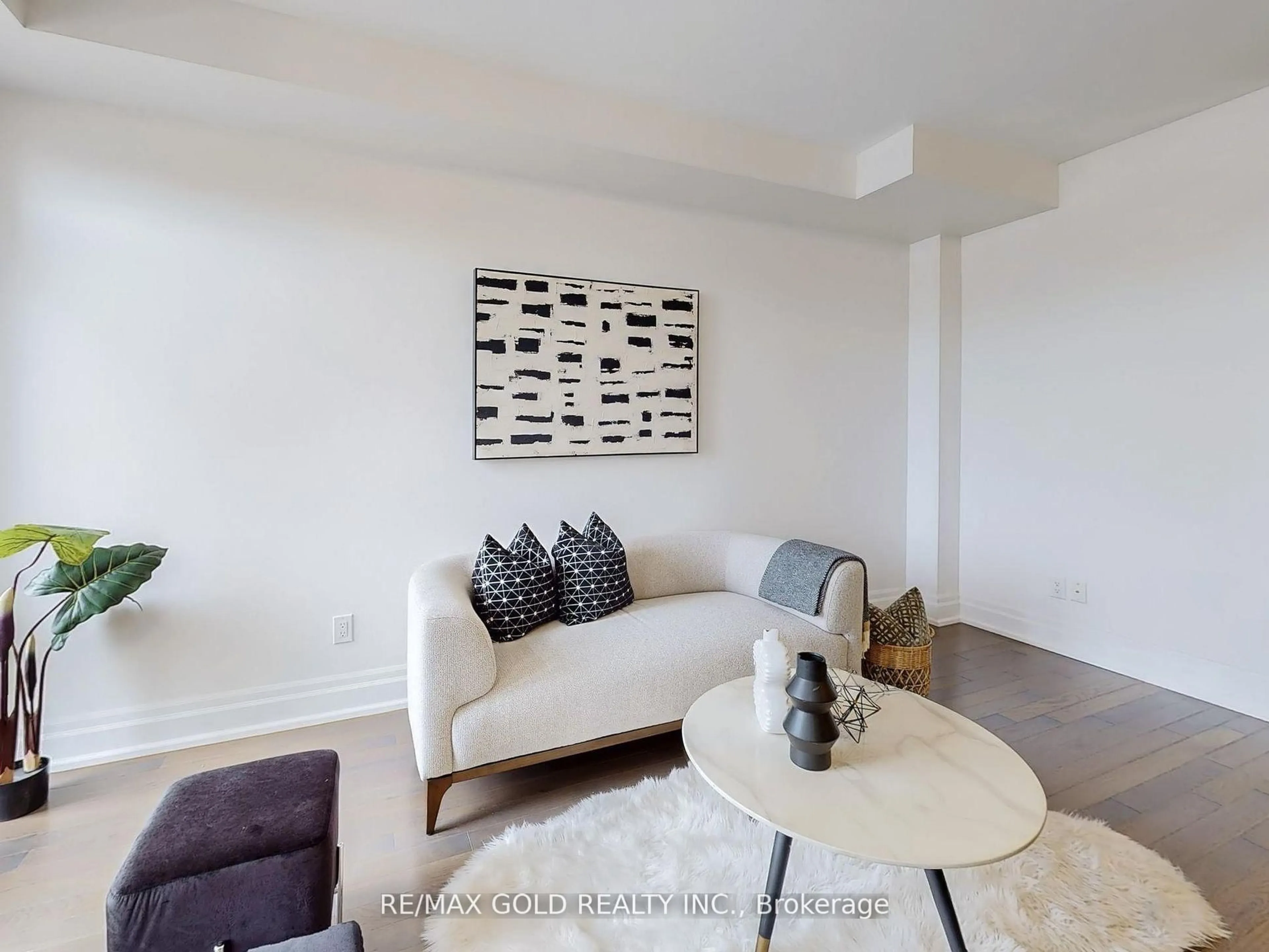 Living room with furniture, unknown for 21 Gemma Pl, Brampton Ontario L6Z 0J5