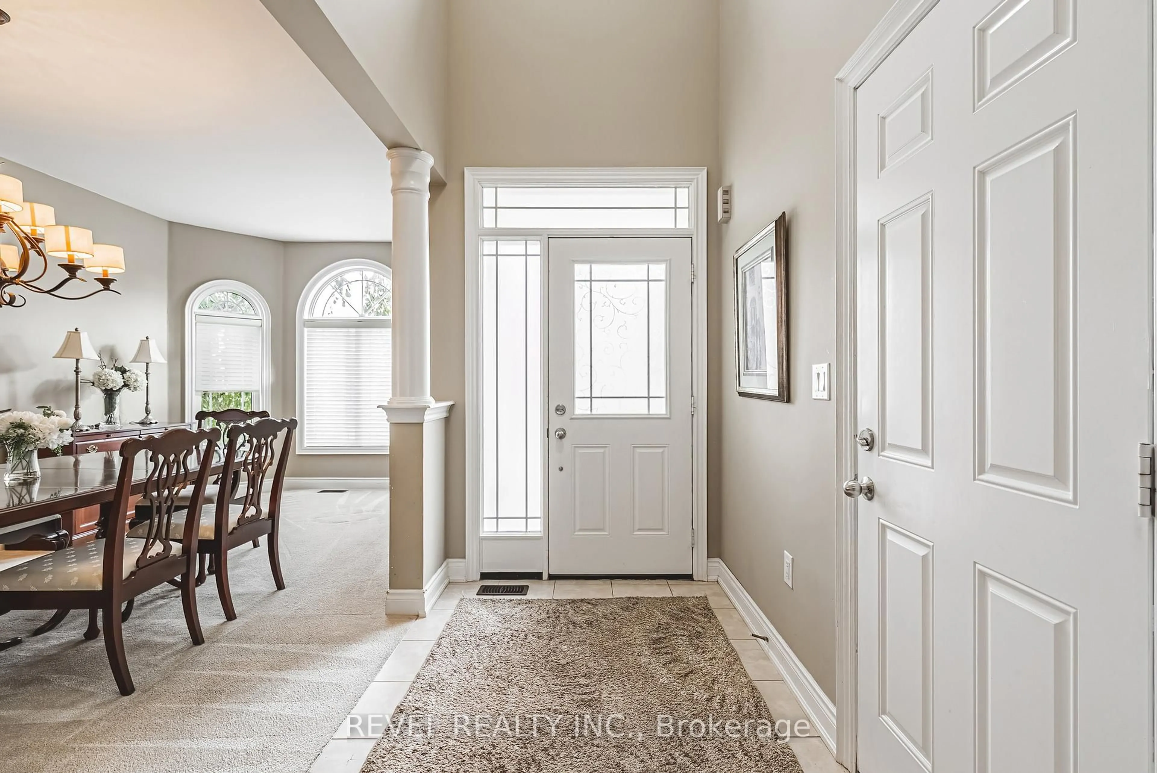 Indoor entryway for 664 Serafini Cres, Milton Ontario L9T 7P3