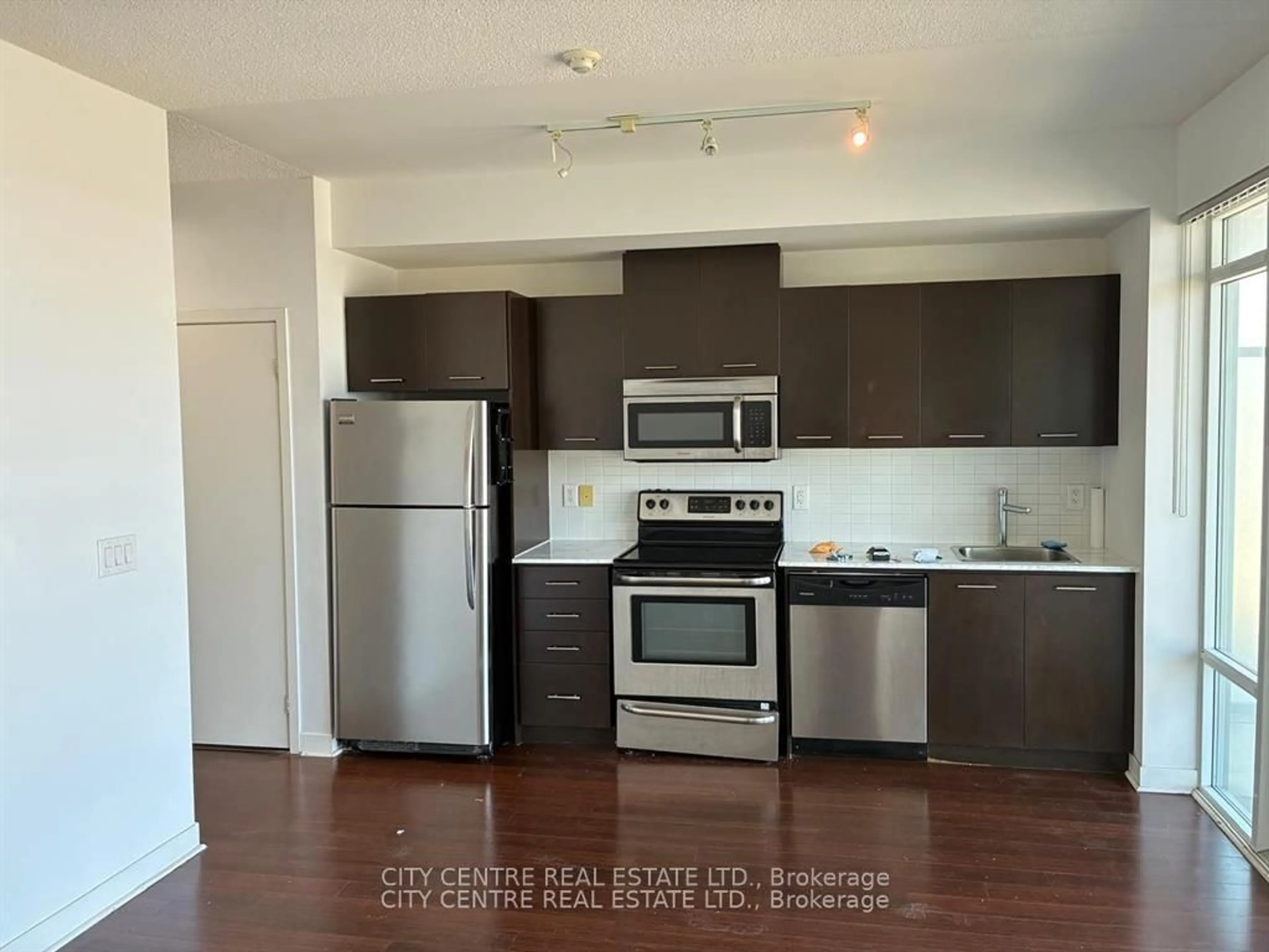 Standard kitchen, wood/laminate floor for 360 Square One Dr #1901, Mississauga Ontario L5B 0G7