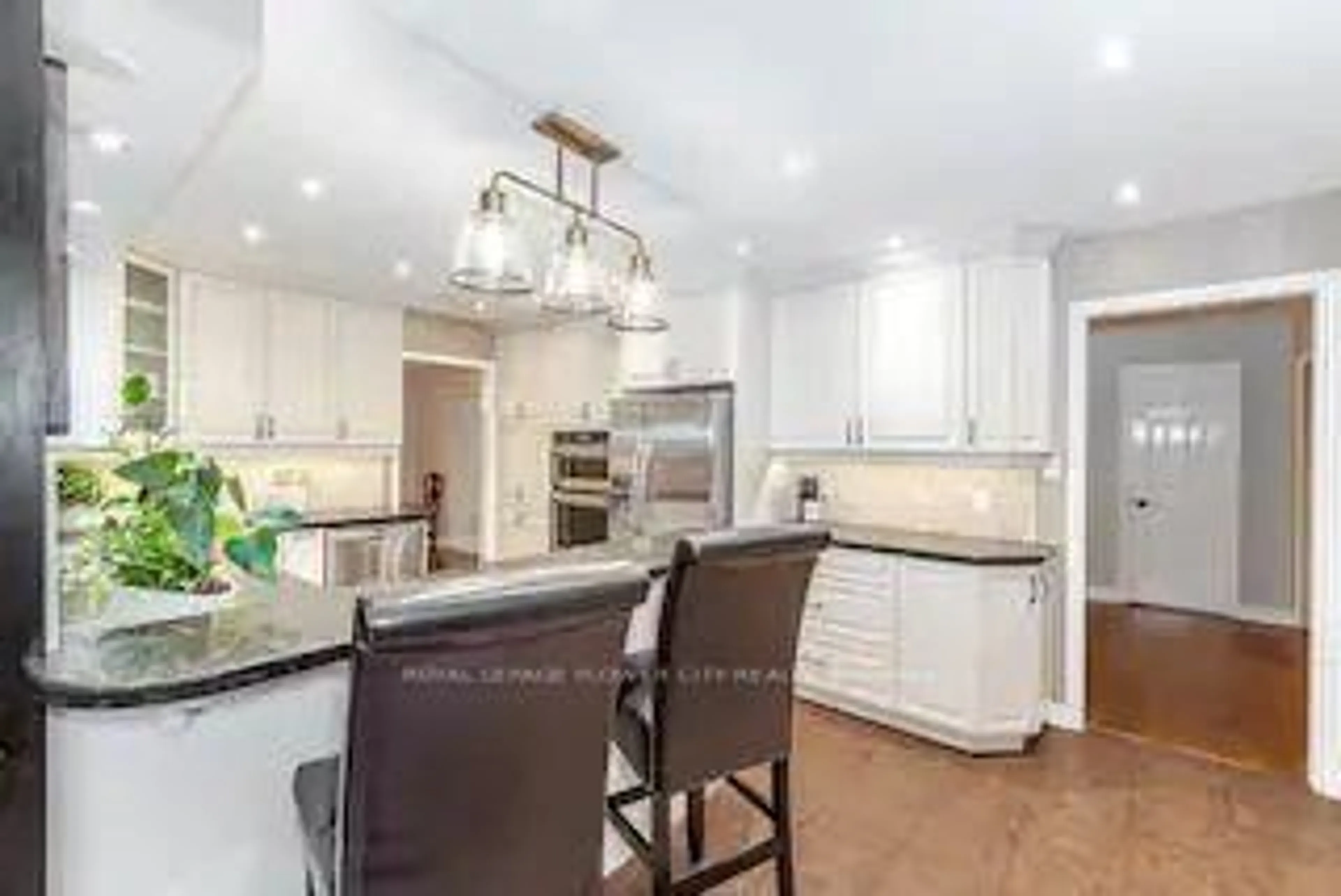 Open concept kitchen, ceramic/tile floor for 29 Gibson Lake Dr, Caledon Ontario L7E 4B3