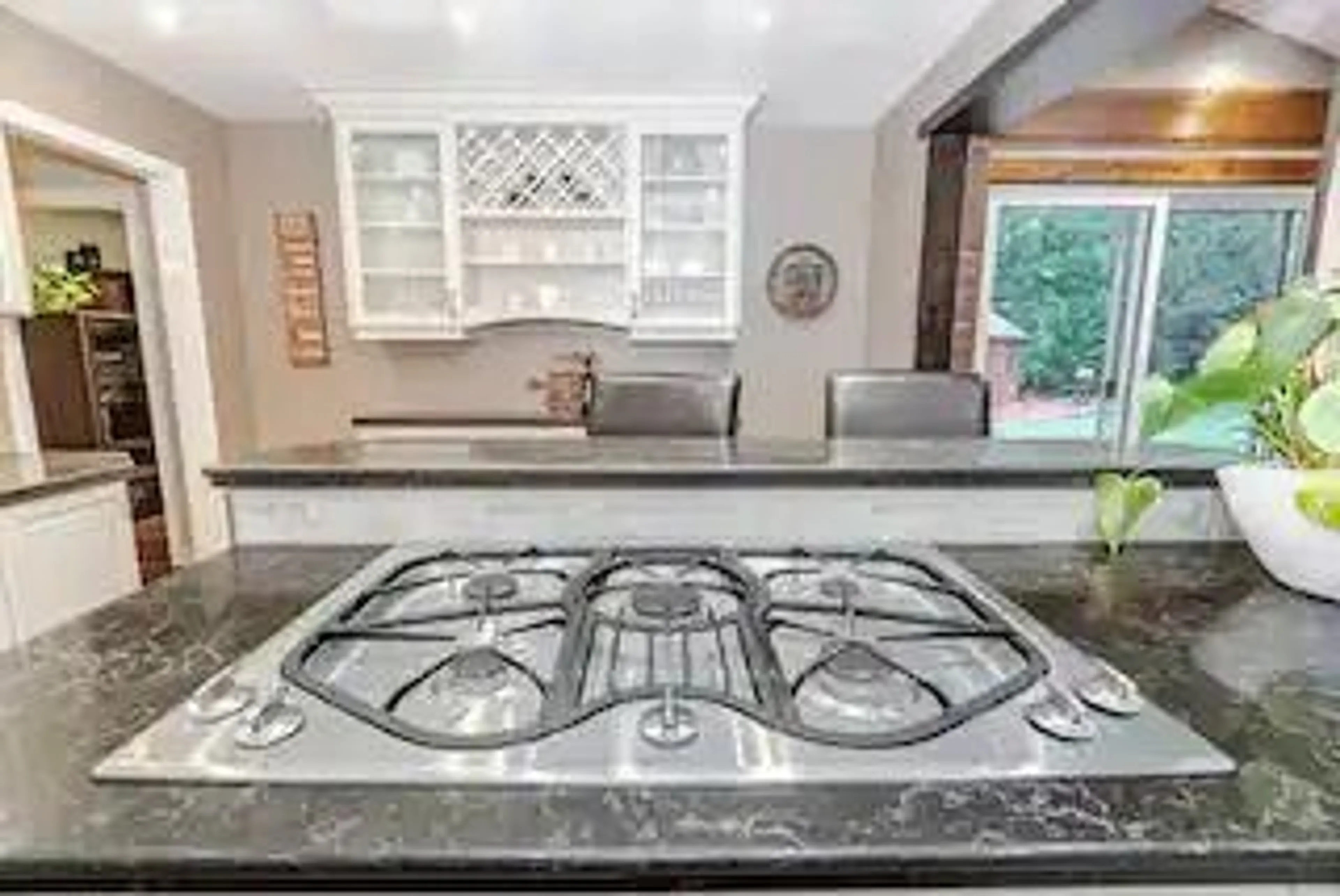 Contemporary kitchen, ceramic/tile floor for 29 Gibson Lake Dr, Caledon Ontario L7E 4B3