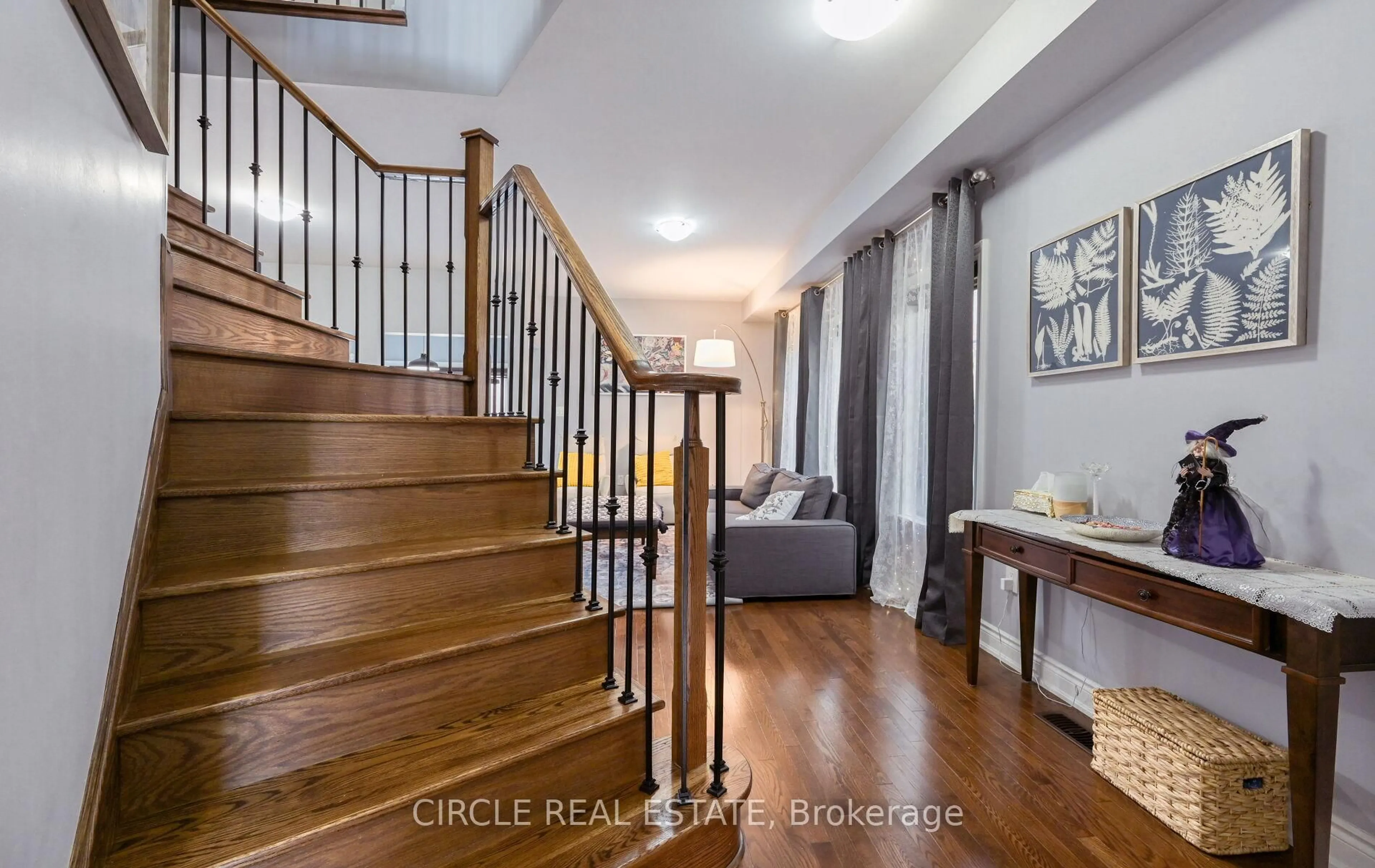 Indoor entryway for 22 Brussels Ave, Brampton Ontario L6Z 0A5