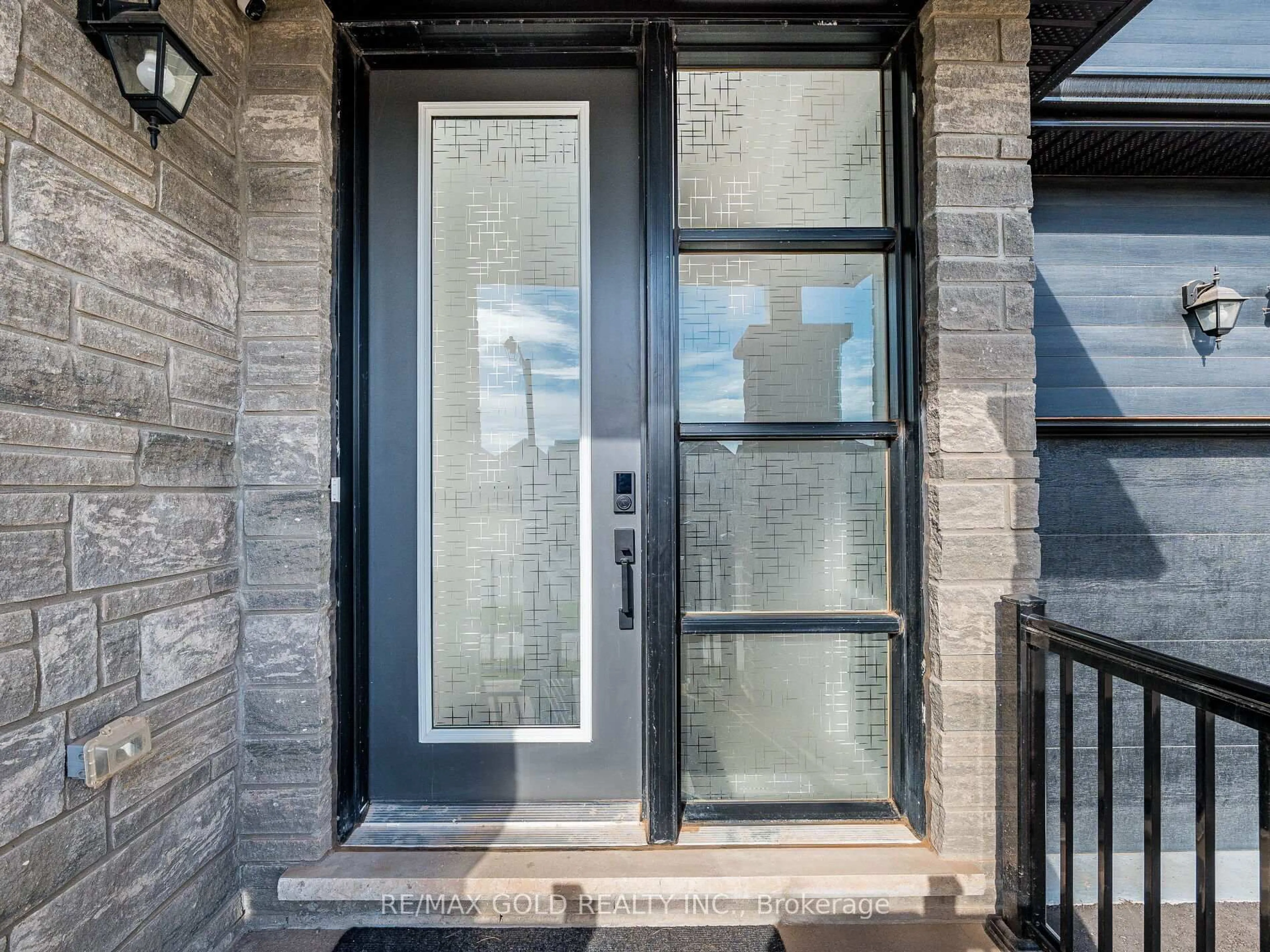 Indoor entryway for 1339 Pellican Pass, Oakville Ontario L6H 7Z9