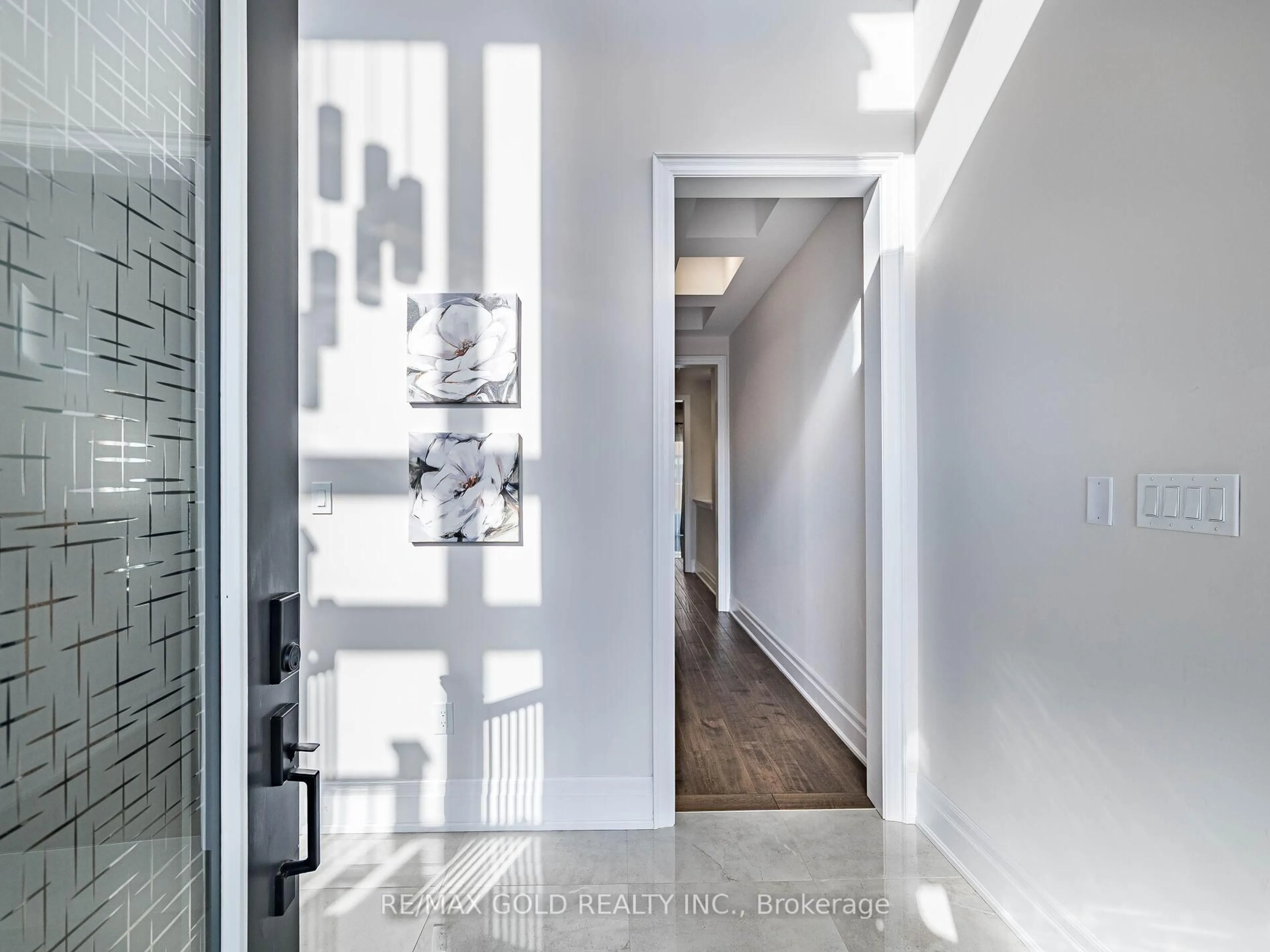 Indoor entryway for 1339 Pellican Pass, Oakville Ontario L6H 7Z9