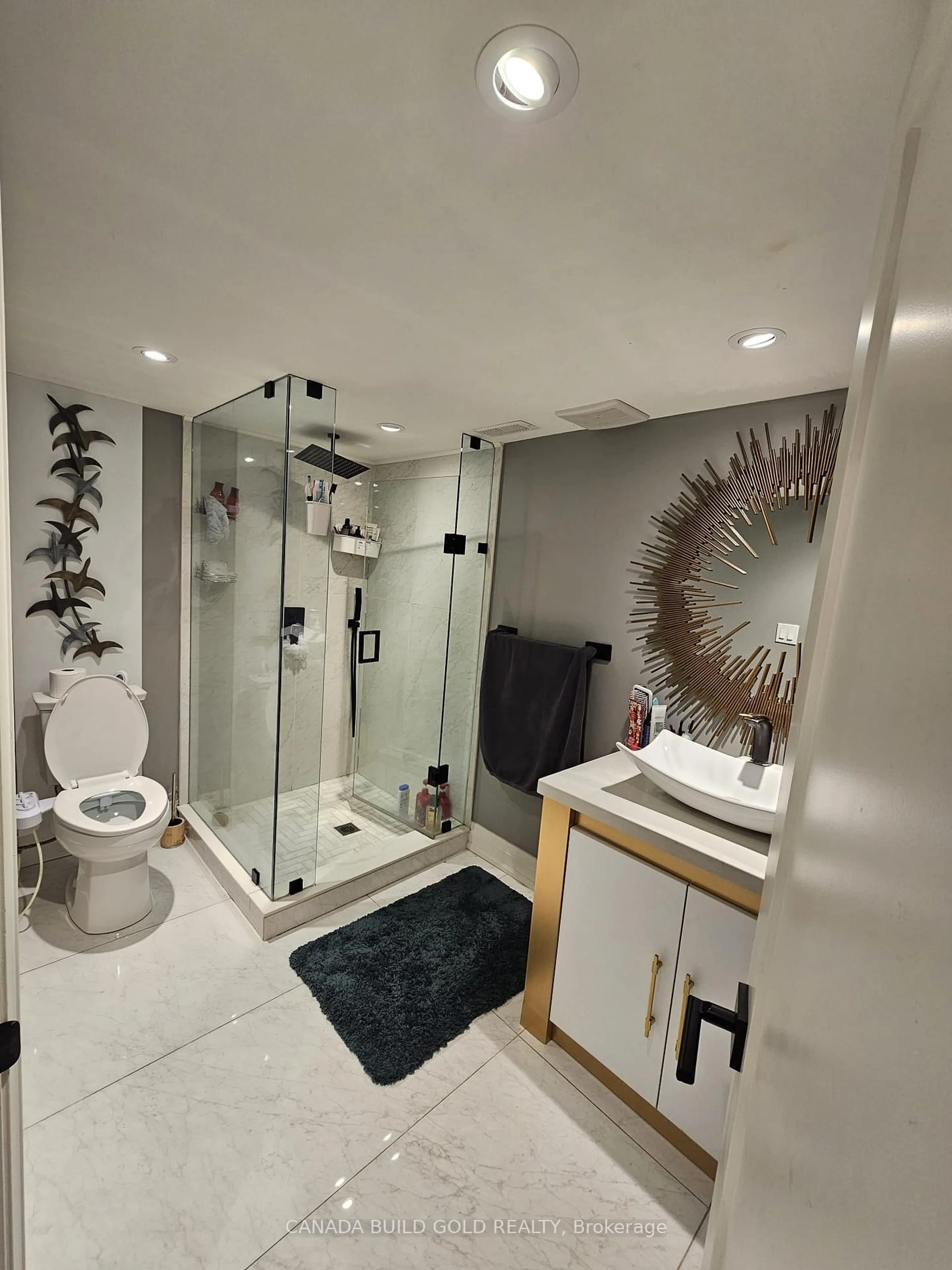 Contemporary bathroom, ceramic/tile floor for 61 Yellowknife Rd, Brampton Ontario L6R 3X5
