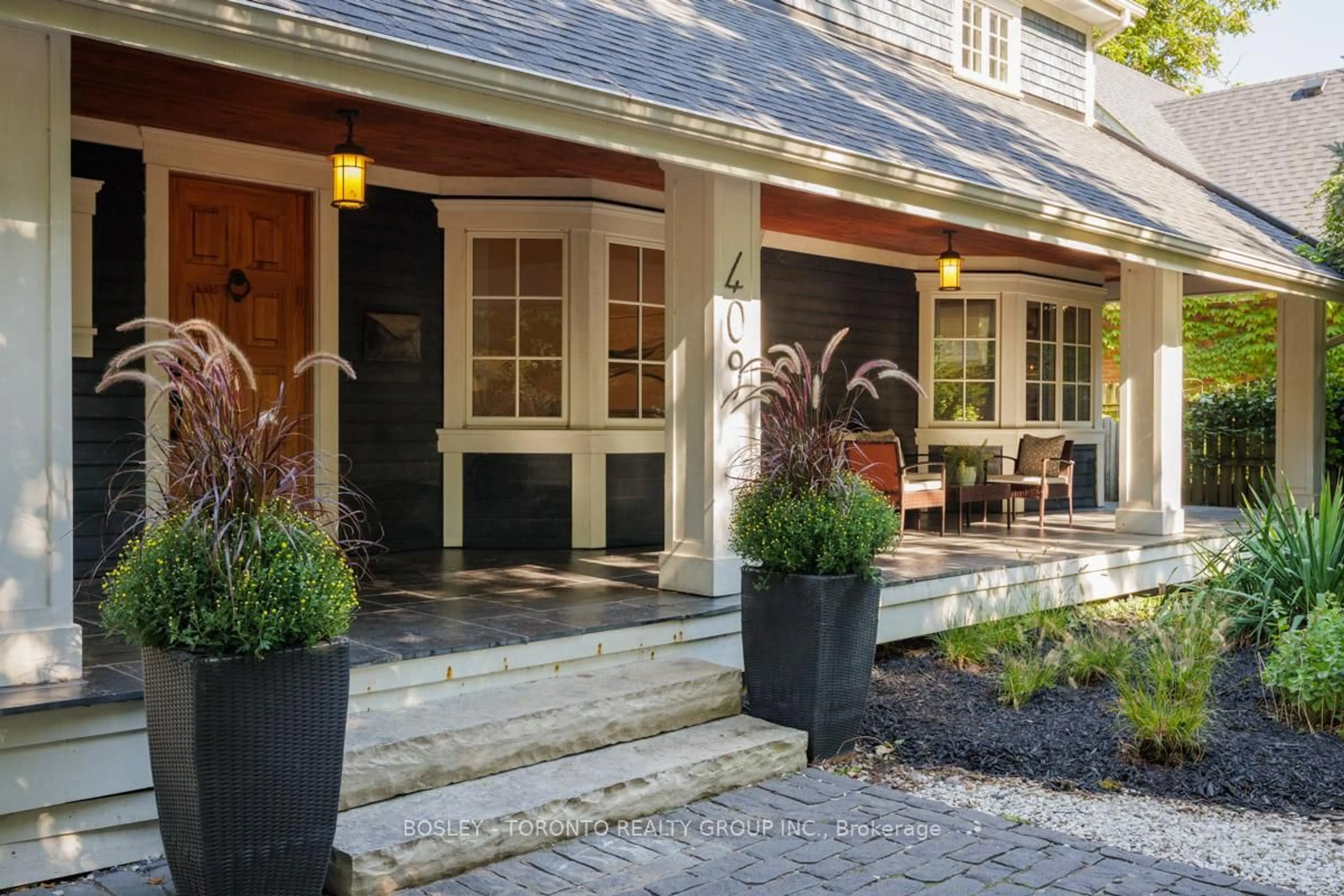 Patio, street for 409 Reynolds St, Oakville Ontario L6J 3M3