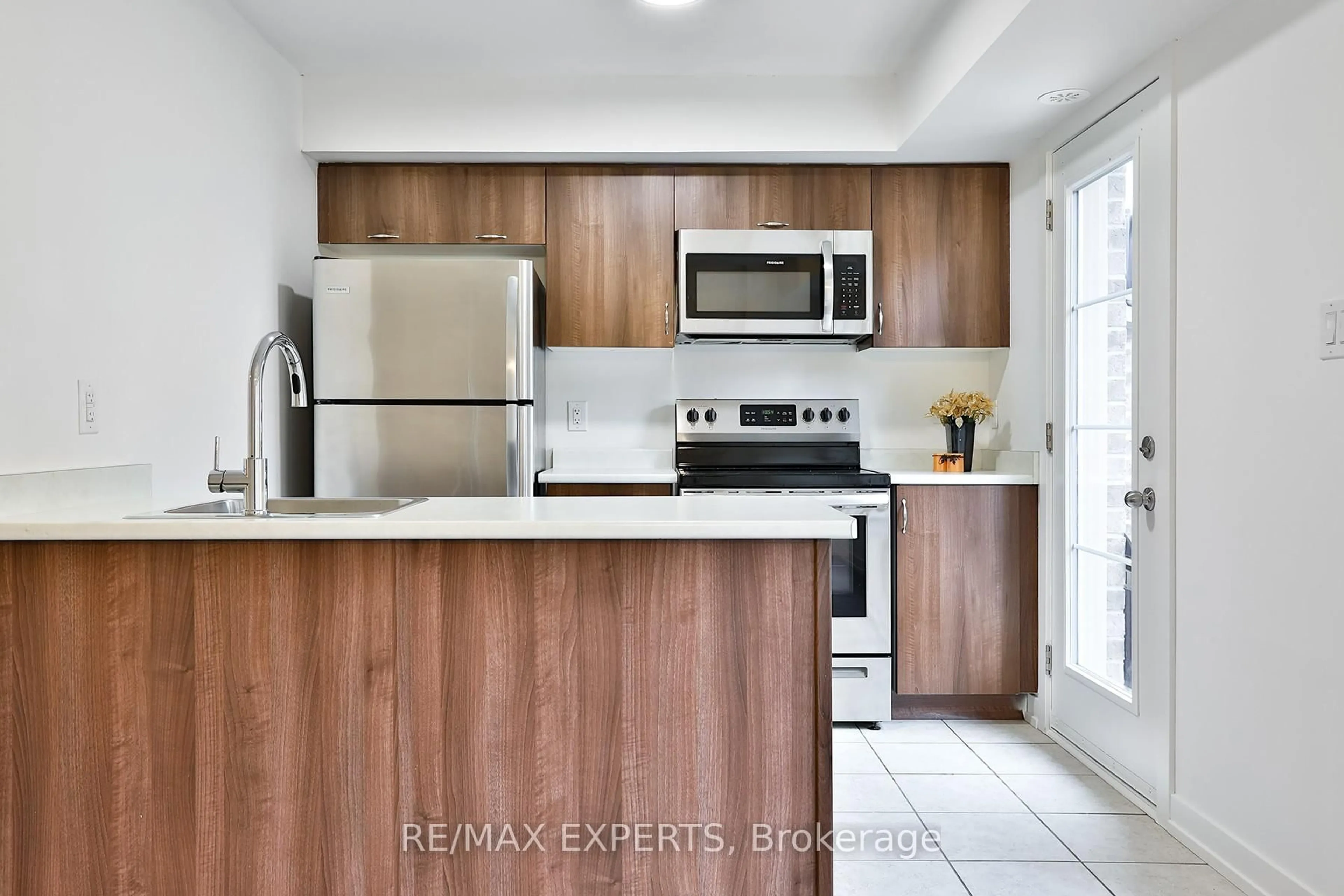 Standard kitchen, unknown for 60 Parrotta Dr #275, Toronto Ontario M9M 0E5