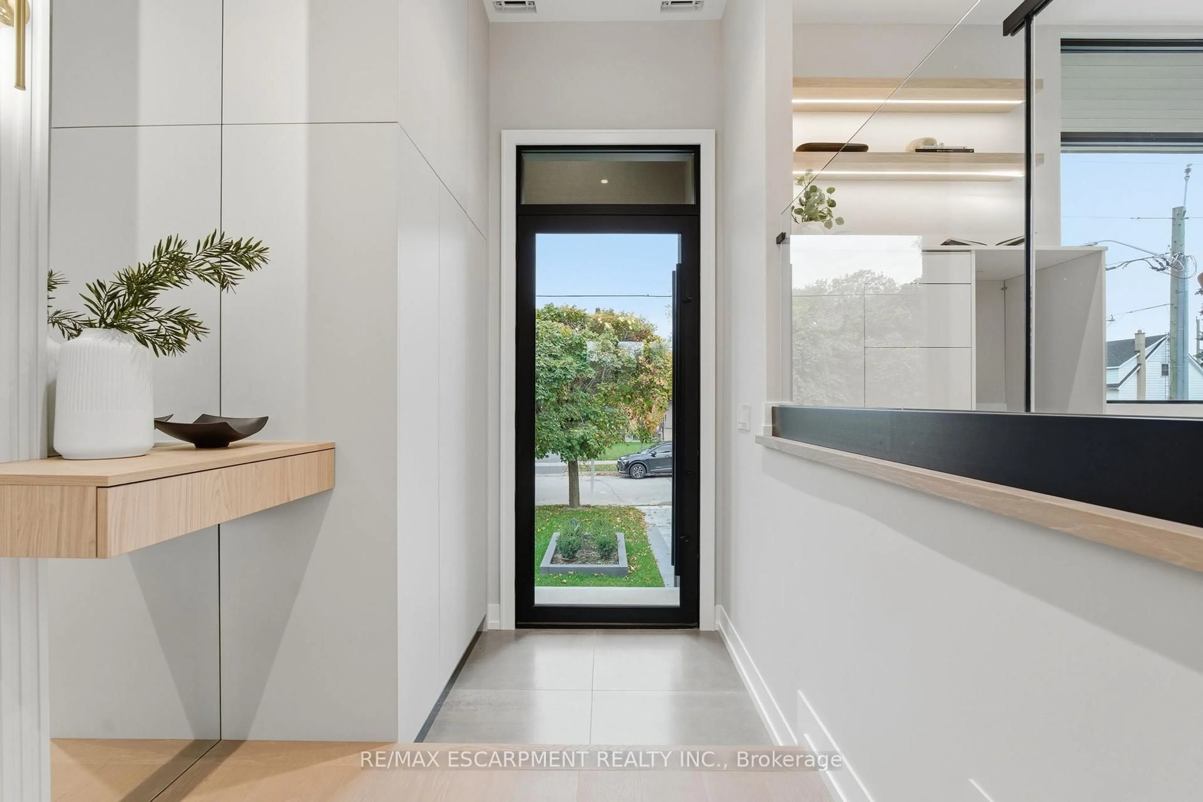 Unknown for 957 Halliday Ave, Mississauga Ontario L5E 1P4