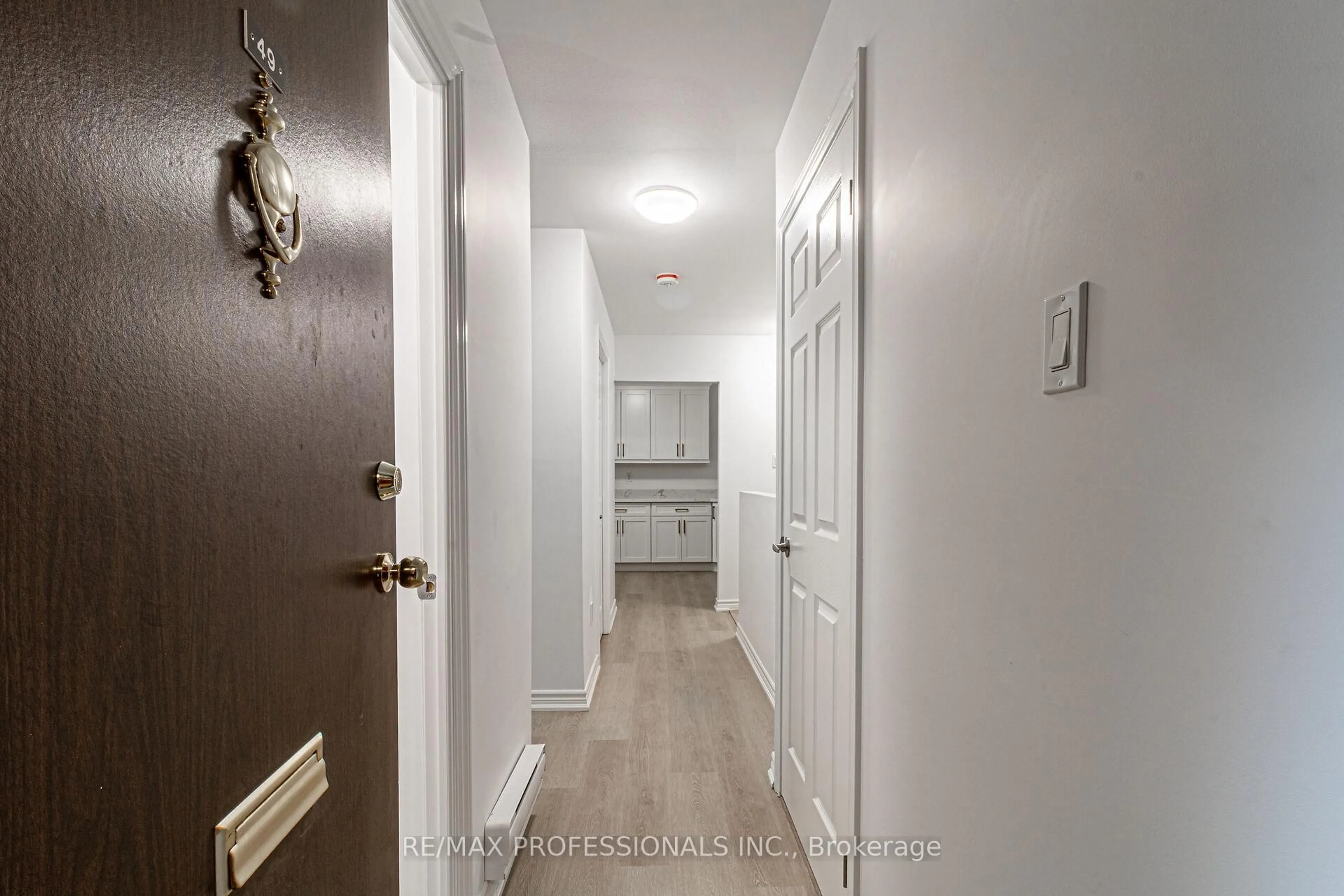 Indoor entryway for 2035 South Millway #49, Mississauga Ontario L5L 1R7