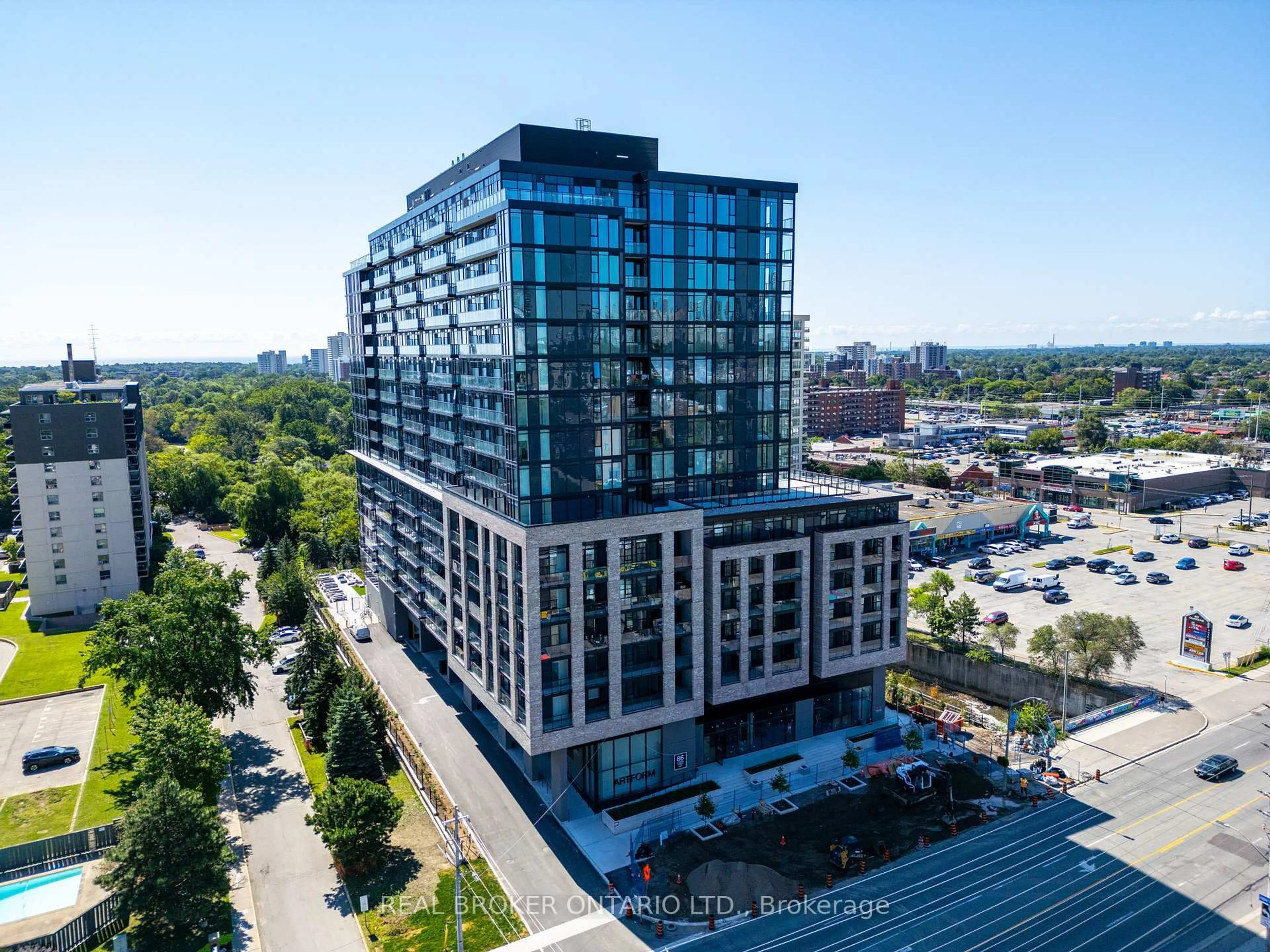 A pic from outside/outdoor area/front of a property/back of a property/a pic from drone, city buildings view from balcony for 86 Dundas St #1602, Mississauga Ontario L5A 0B1