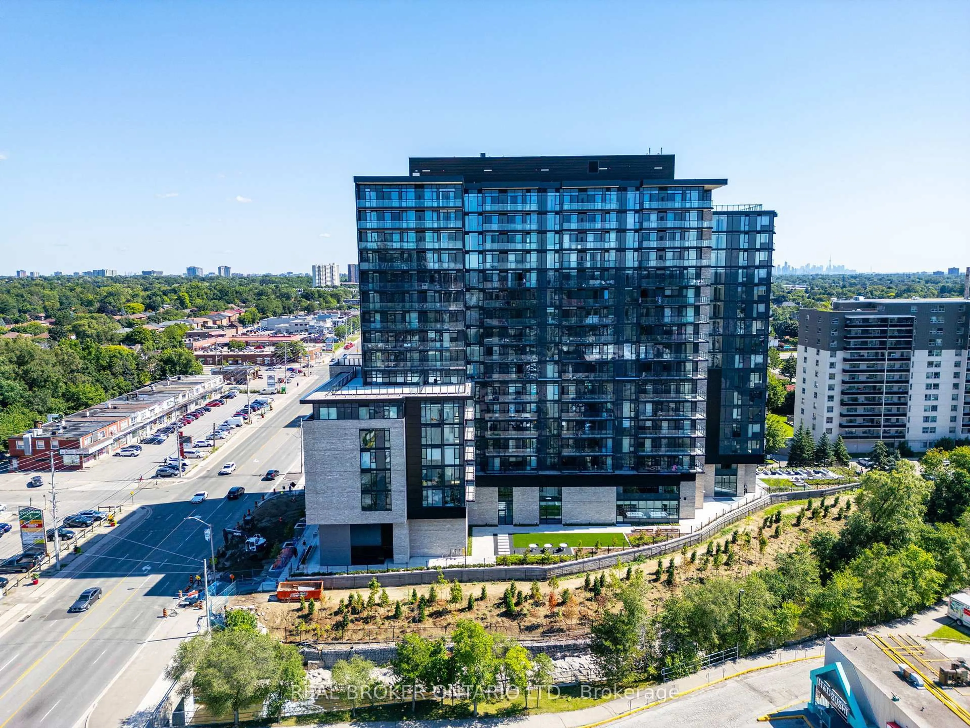 A pic from outside/outdoor area/front of a property/back of a property/a pic from drone, city buildings view from balcony for 86 Dundas St #1602, Mississauga Ontario L5A 0B1