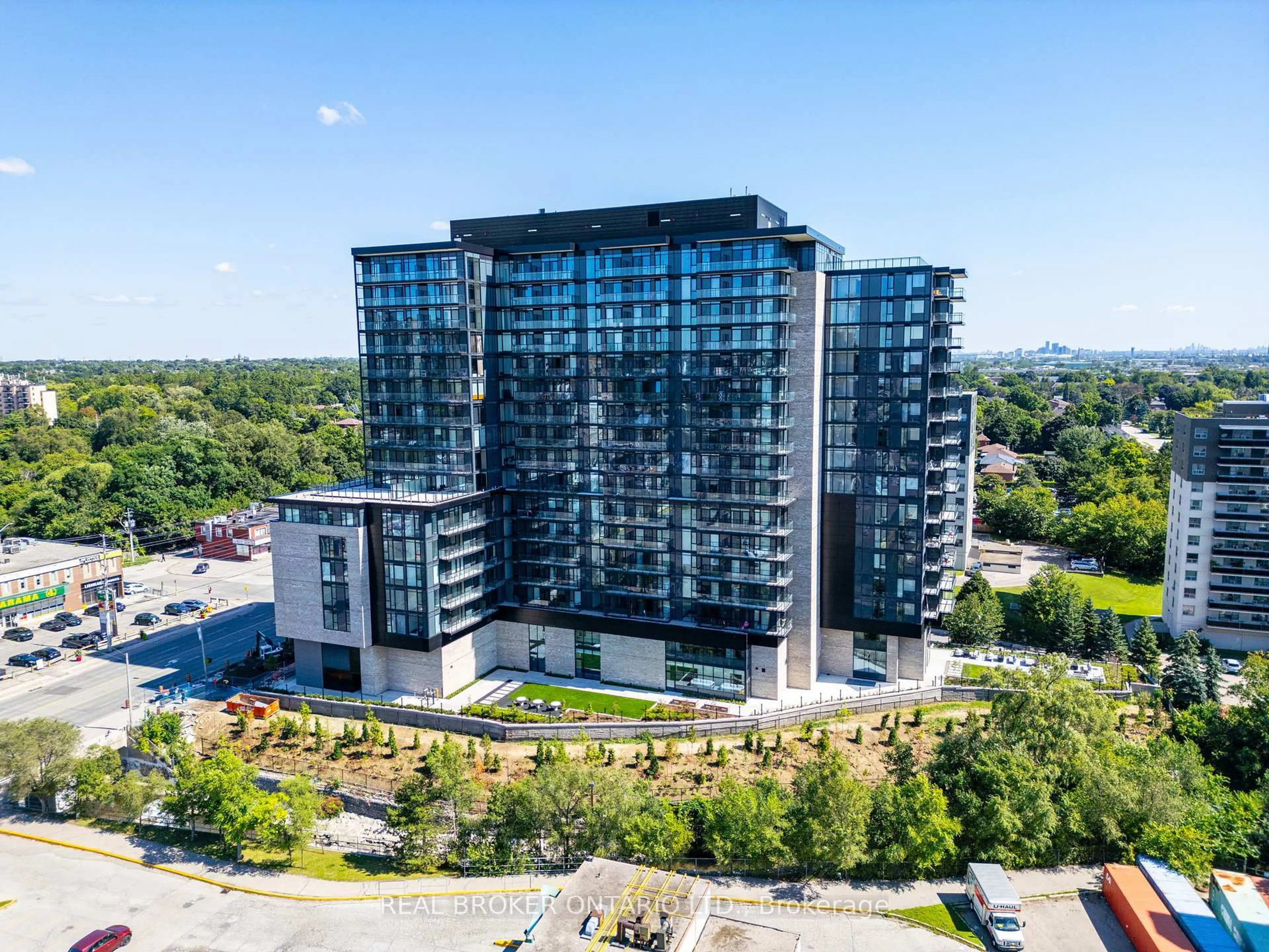 A pic from outside/outdoor area/front of a property/back of a property/a pic from drone, city buildings view from balcony for 86 Dundas St #1602, Mississauga Ontario L5A 0B1