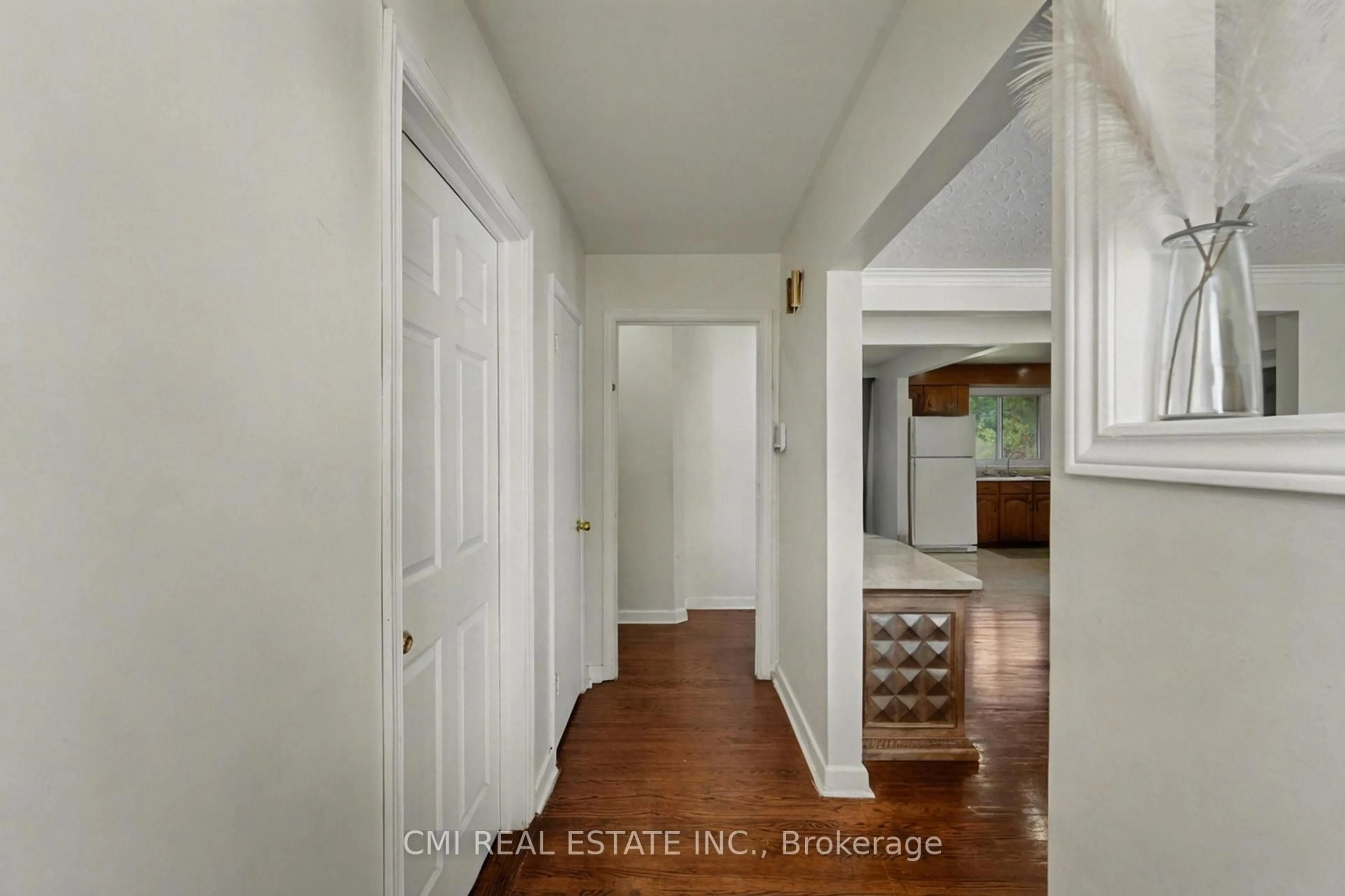 Indoor entryway for 2610 Islington Ave, Toronto Ontario M9V 2X3