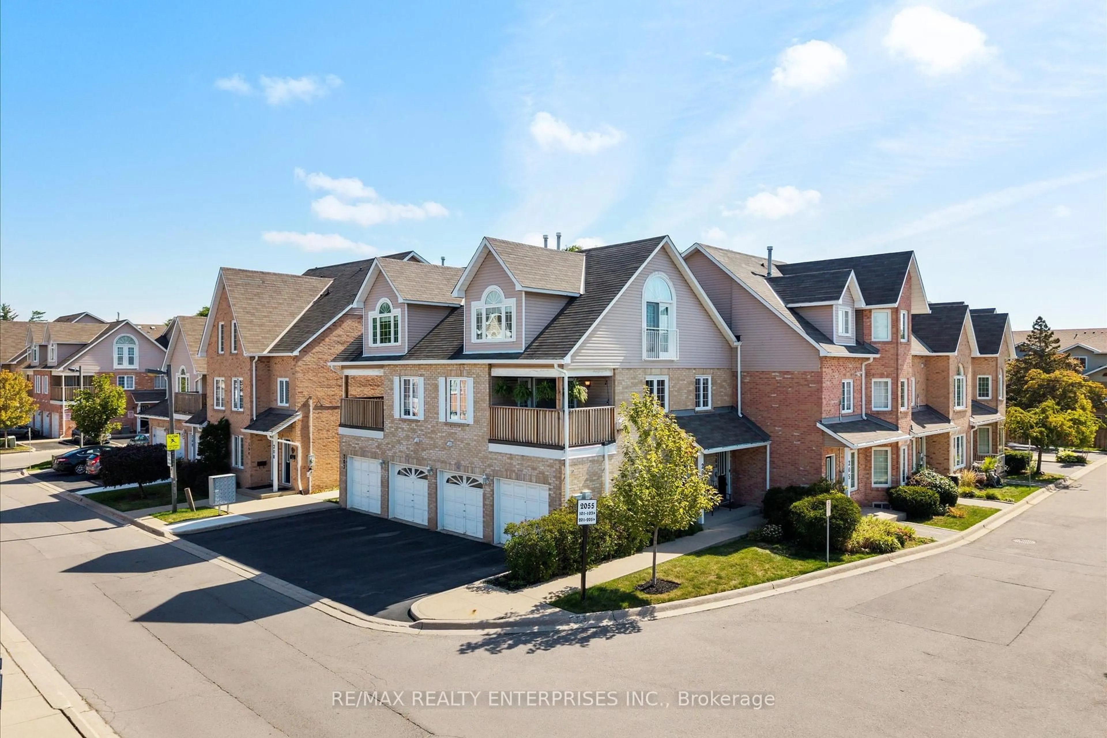 A pic from outside/outdoor area/front of a property/back of a property/a pic from drone, street for 2055 Walkers Line #206, Burlington Ontario L7M 4B5