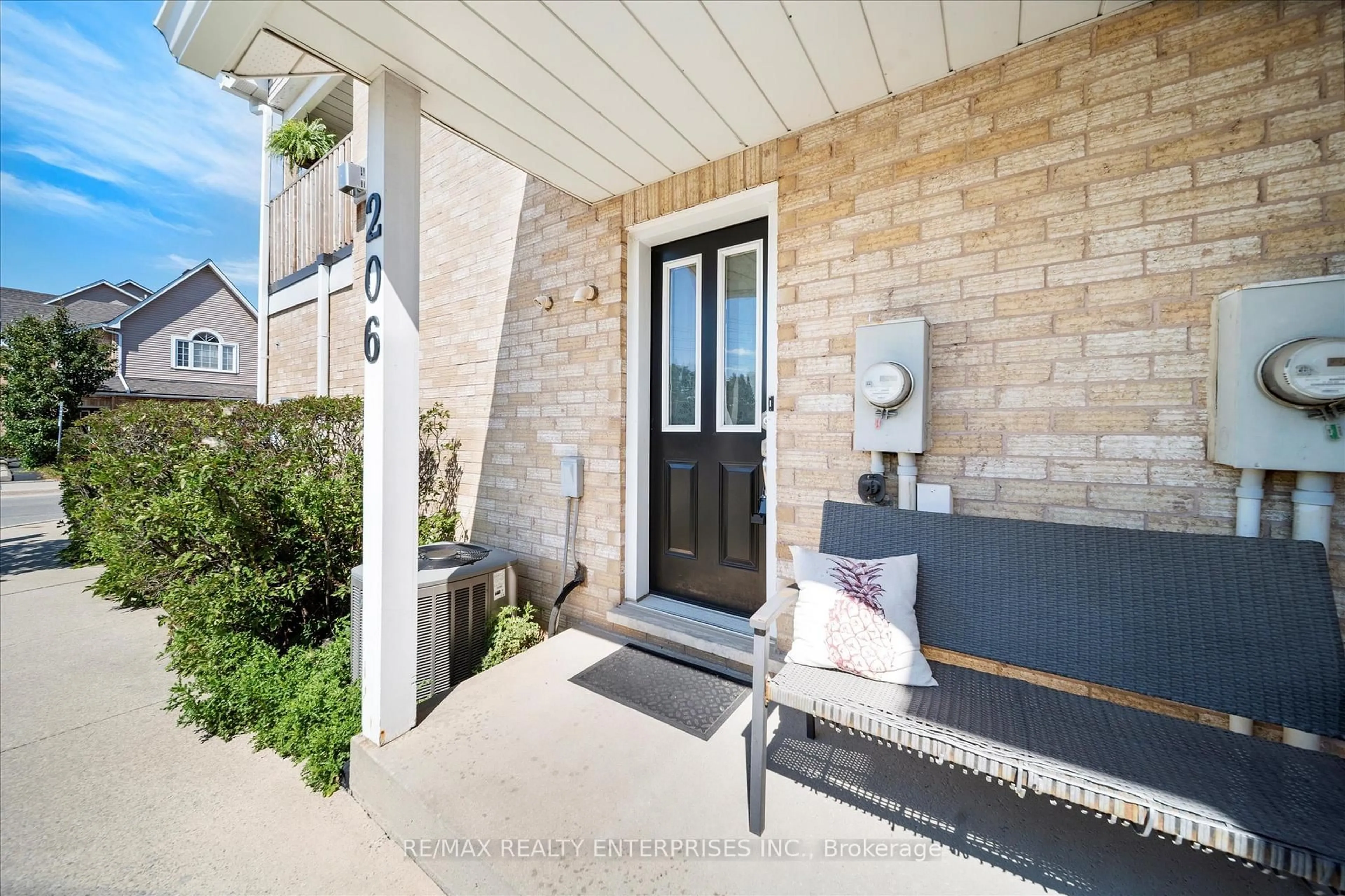 Indoor entryway for 2055 Walkers Line #206, Burlington Ontario L7M 4B5
