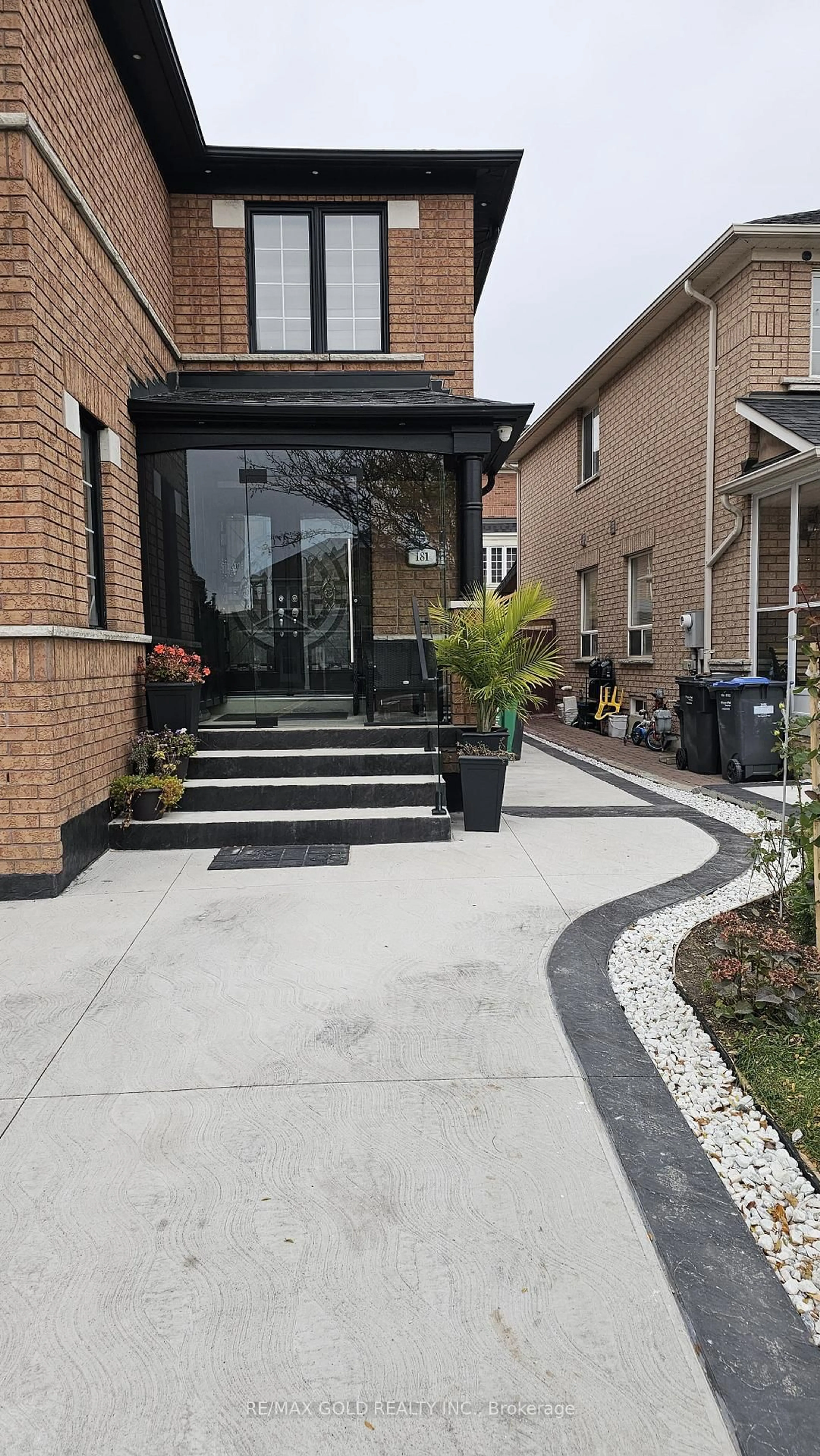 Unknown for 181 Toba Cres, Brampton Ontario L6Z 4W3