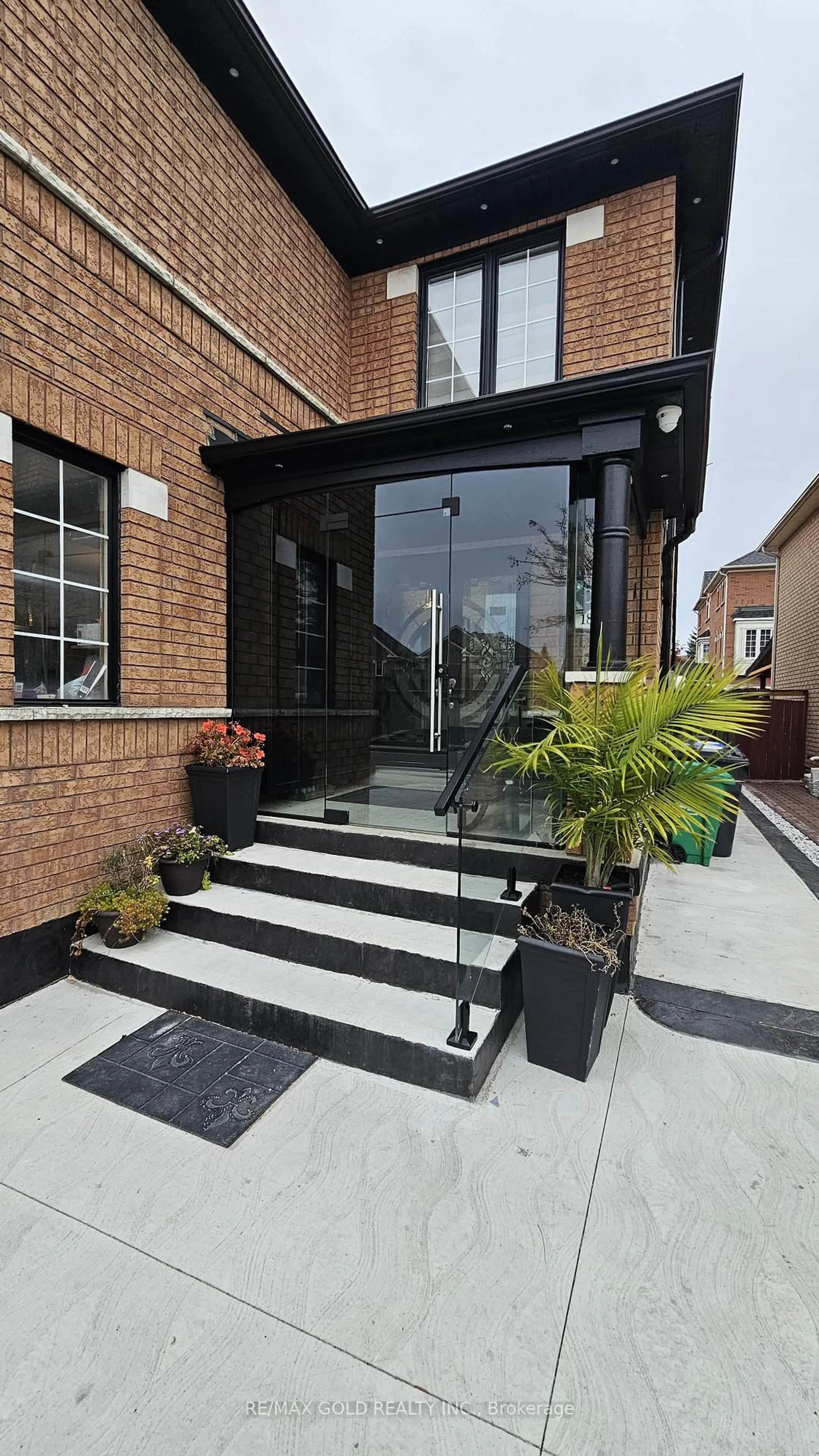 Unknown for 181 Toba Cres, Brampton Ontario L6Z 4W3