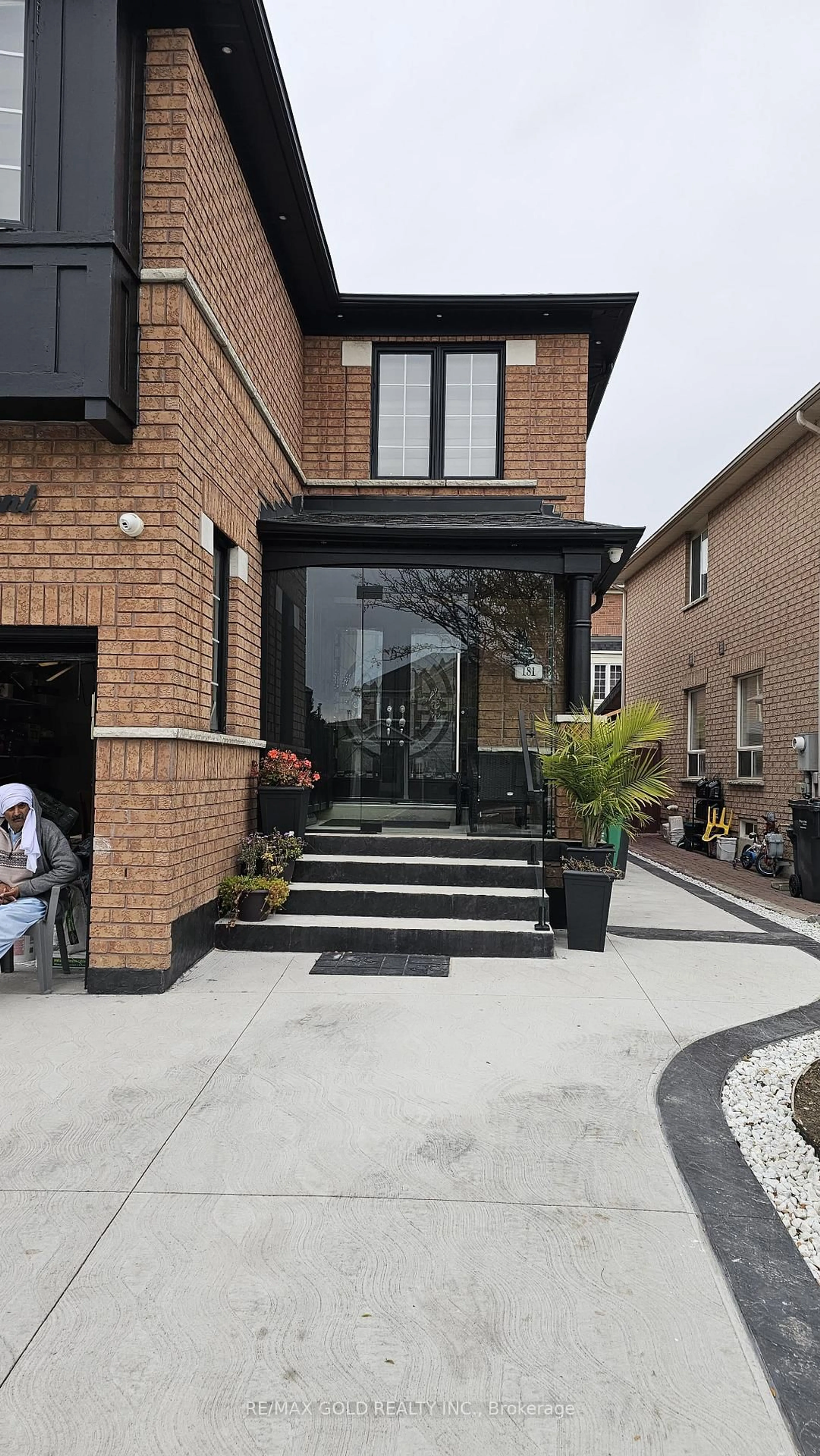 Unknown for 181 Toba Cres, Brampton Ontario L6Z 4W3