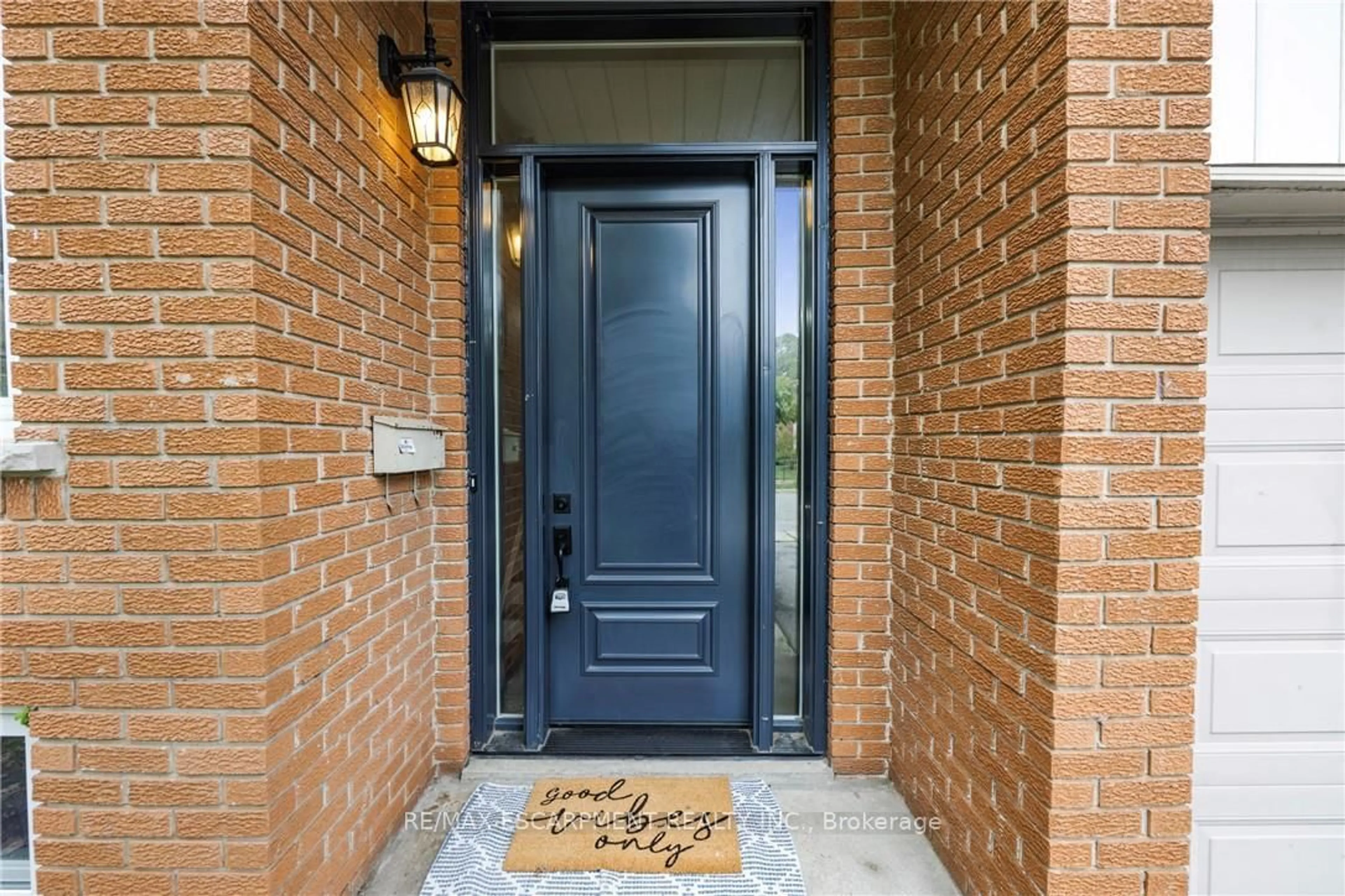 Indoor entryway for 1196 Dowland Cres, Burlington Ontario L7T 4C9