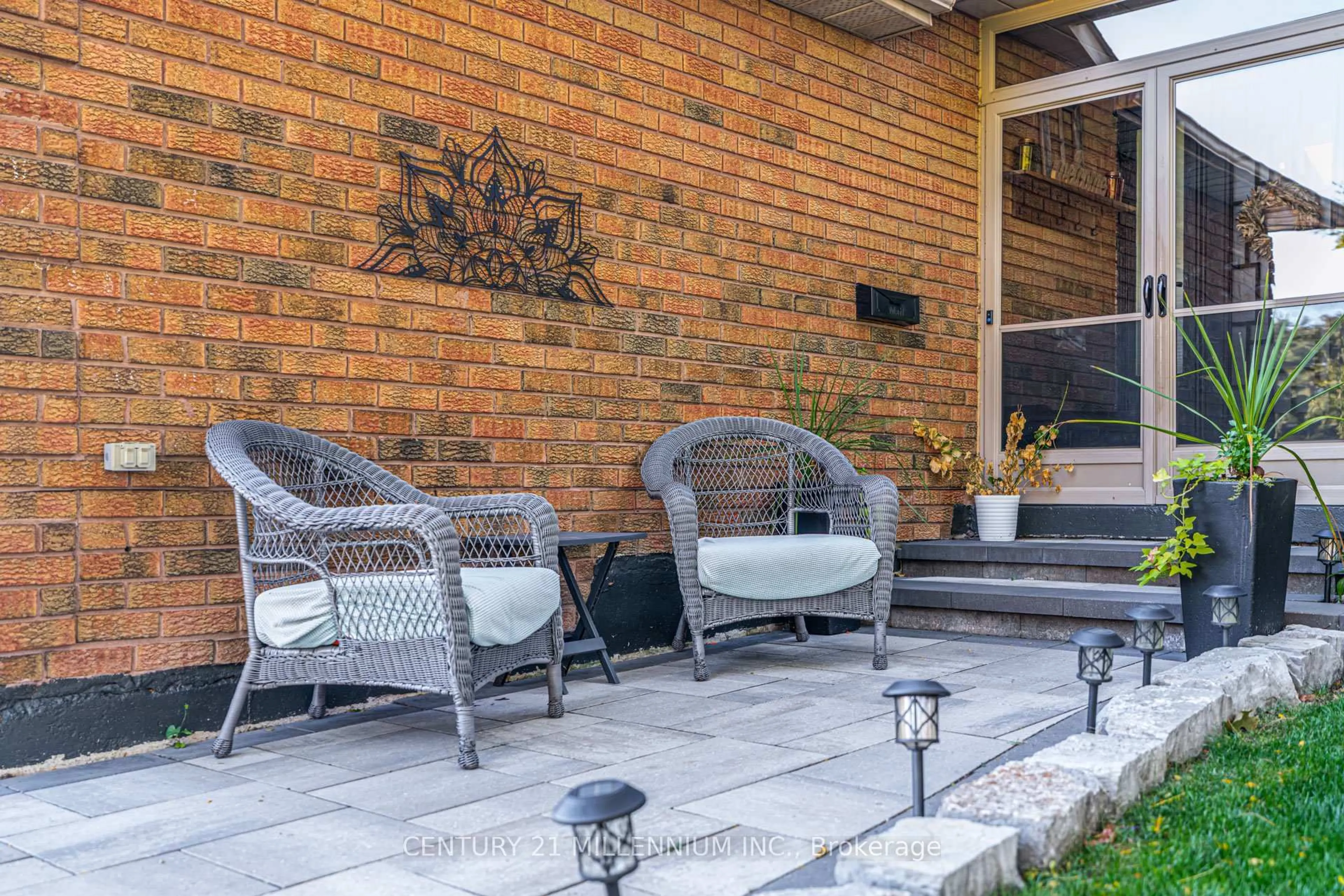 Patio, street for 28 Bristol Ave, Brampton Ontario L6X 2B3