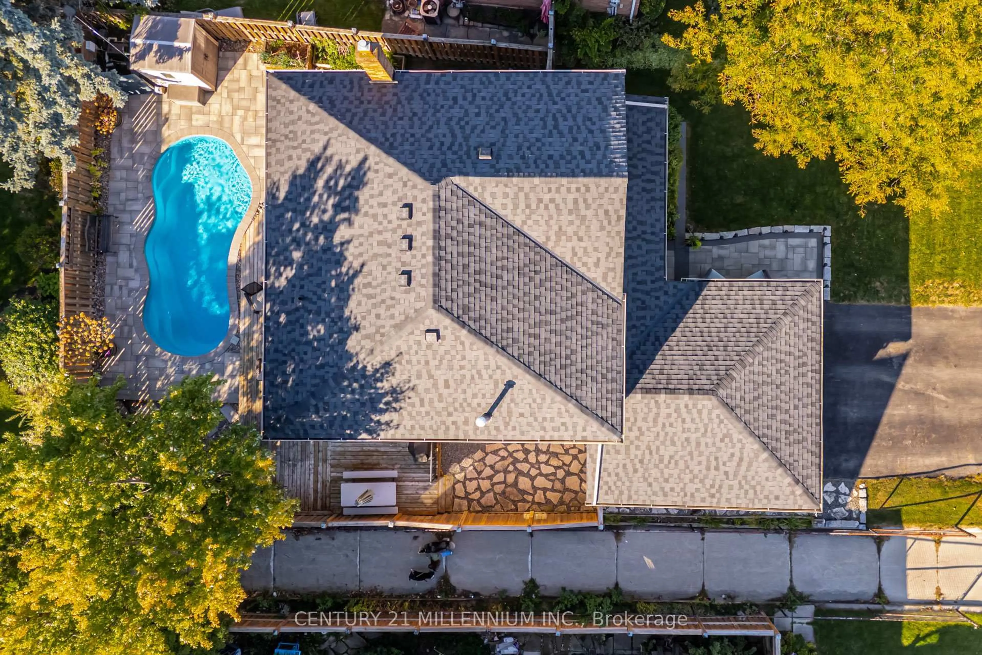 A pic from outside/outdoor area/front of a property/back of a property/a pic from drone, street for 28 Bristol Ave, Brampton Ontario L6X 2B3