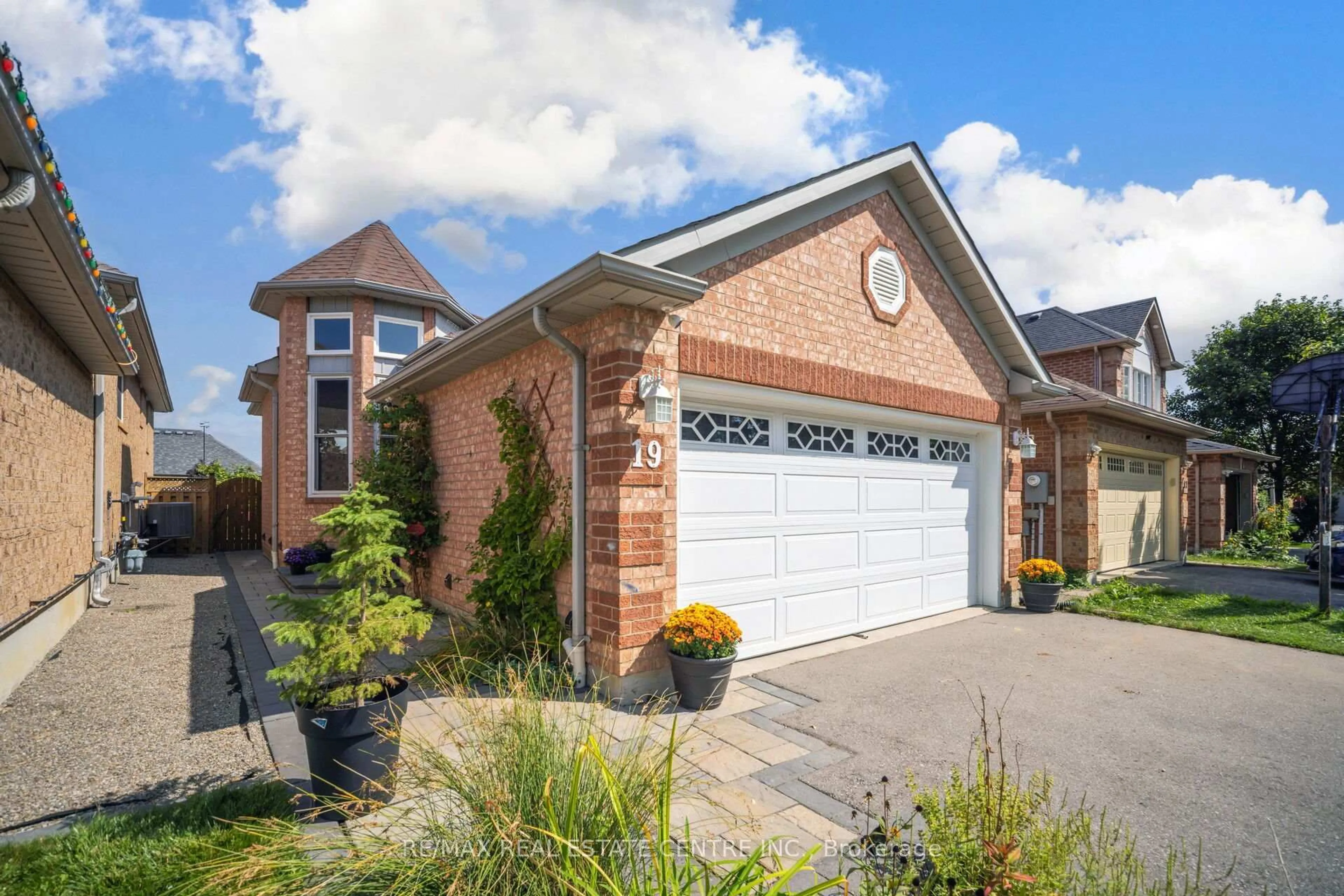 Home with brick exterior material, street for 19 Silkwood Cres, Brampton Ontario L6X 4L1
