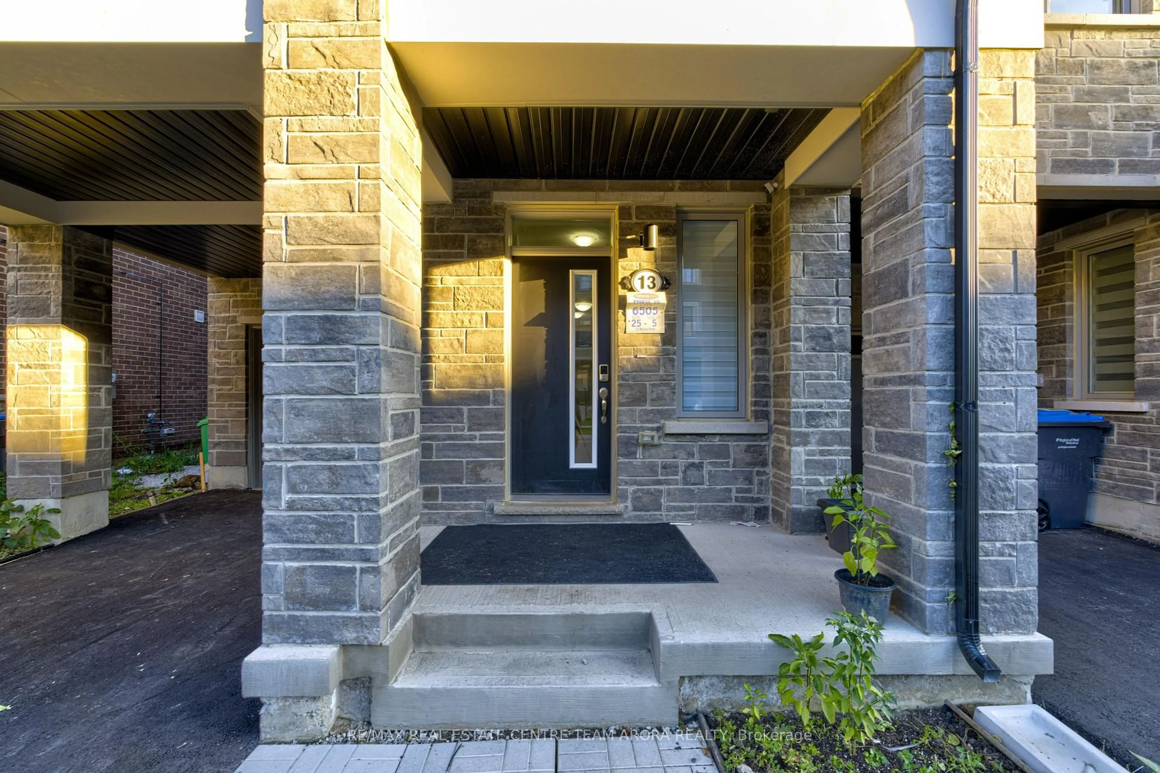 Indoor entryway for 13 Melmar St, Brampton Ontario L7A 5K3