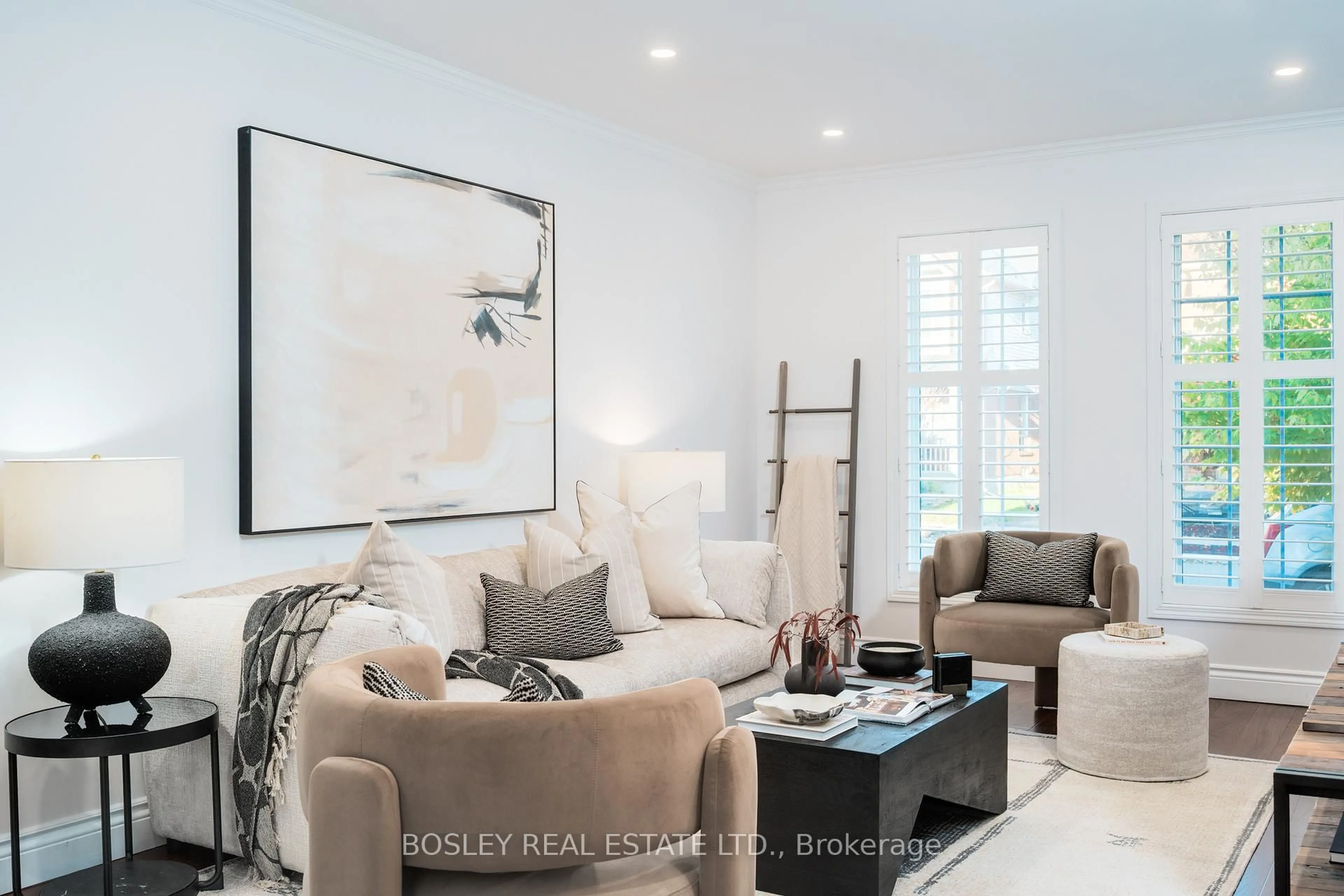 Living room with furniture, unknown for 811 Watson Terr, Milton Ontario L9T 5Z8