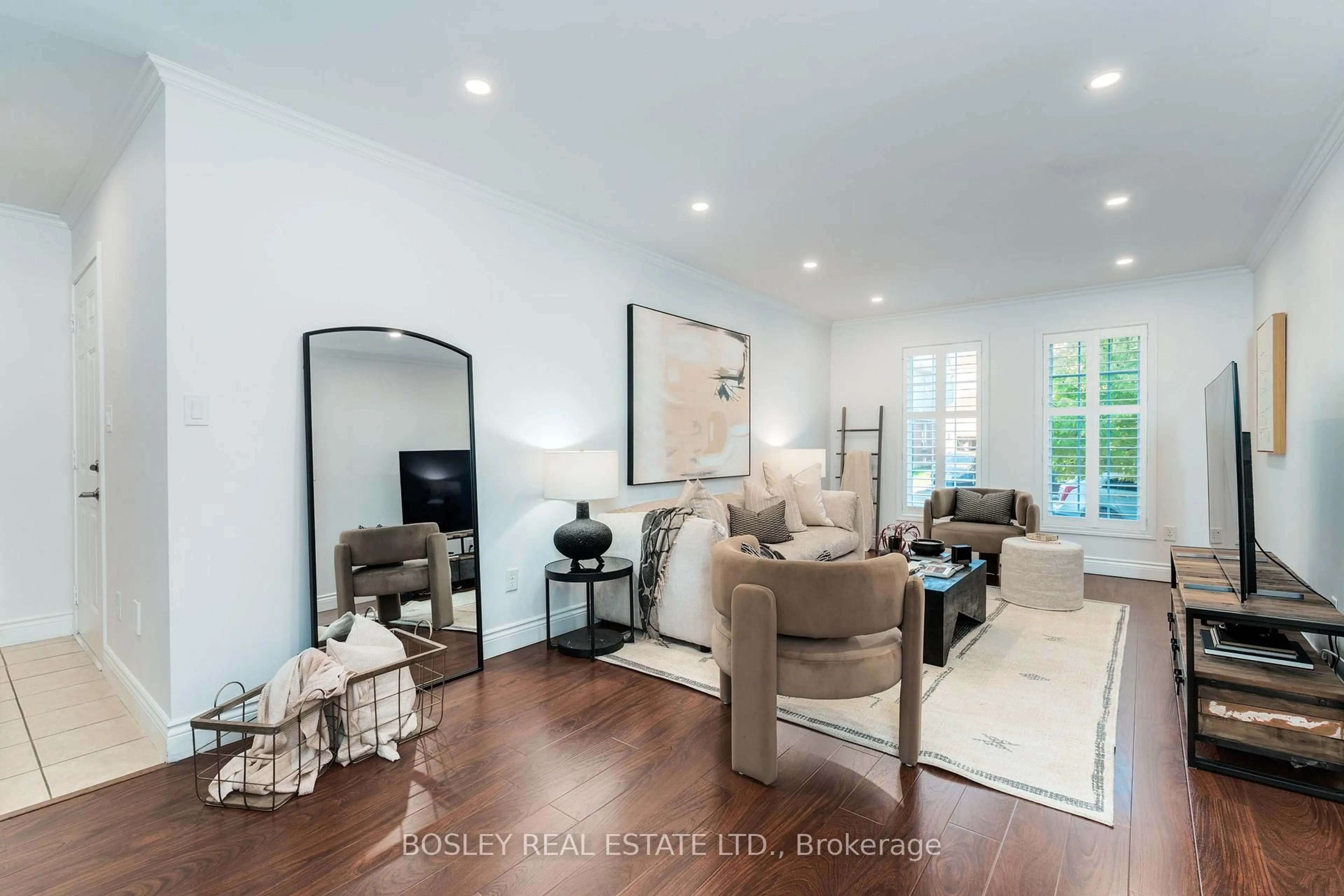 Living room with furniture, unknown for 811 Watson Terr, Milton Ontario L9T 5Z8