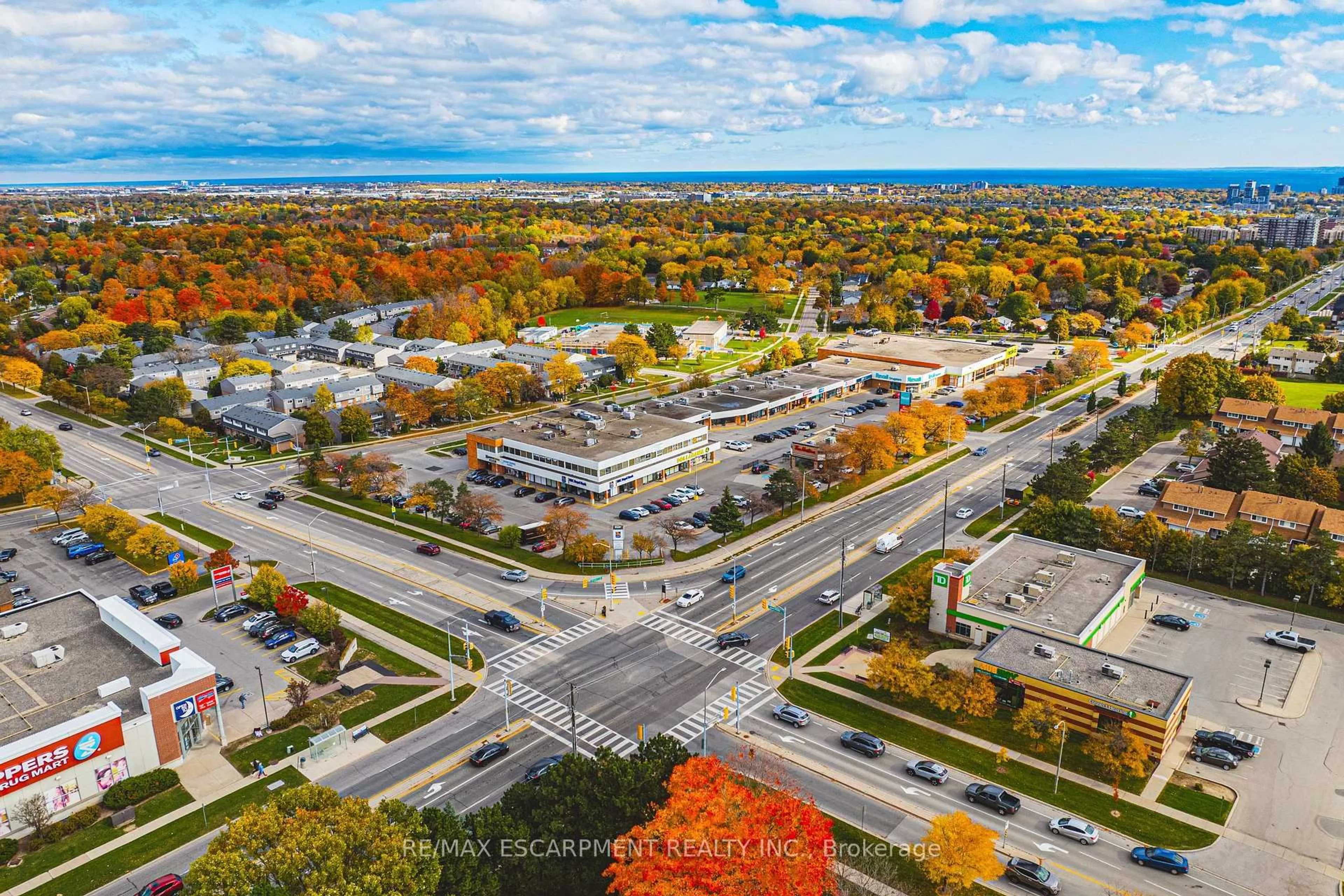 A pic from outside/outdoor area/front of a property/back of a property/a pic from drone, street for 2055 UPPER MIDDLE Rd #1206, Burlington Ontario L7P 3P4