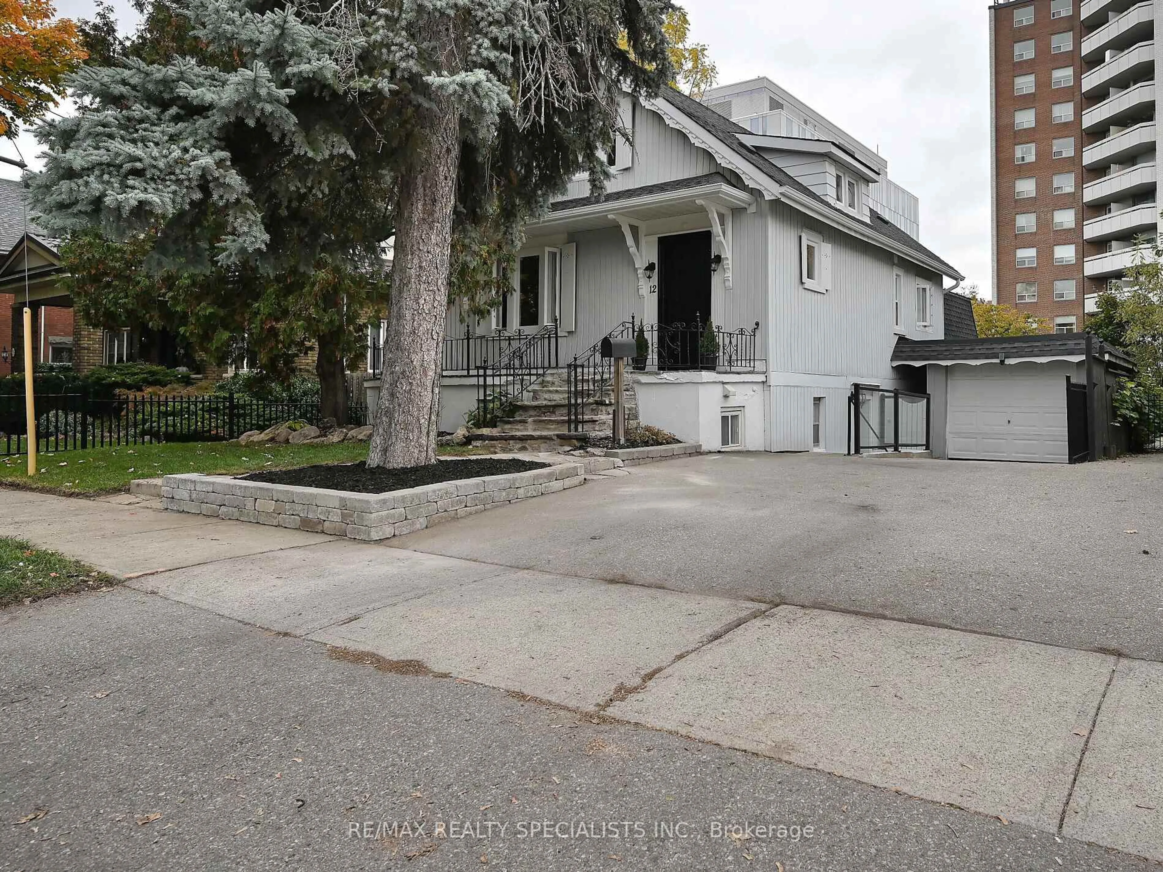 A pic from outside/outdoor area/front of a property/back of a property/a pic from drone, street for 12 Elizabeth St, Brampton Ontario L6Y 1P8