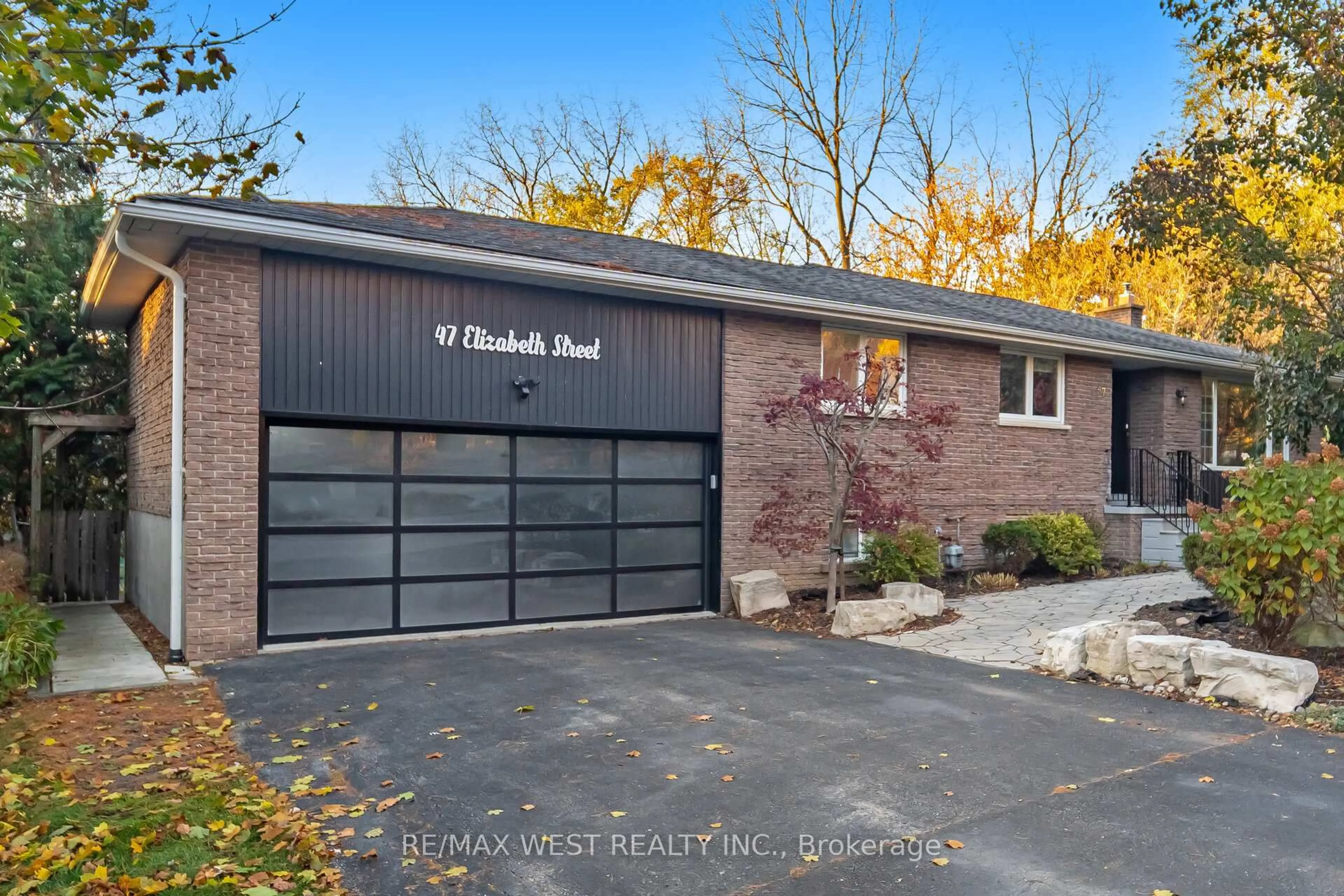 Home with brick exterior material, street for 47 Elizabeth St, Caledon Ontario L7E 1A3