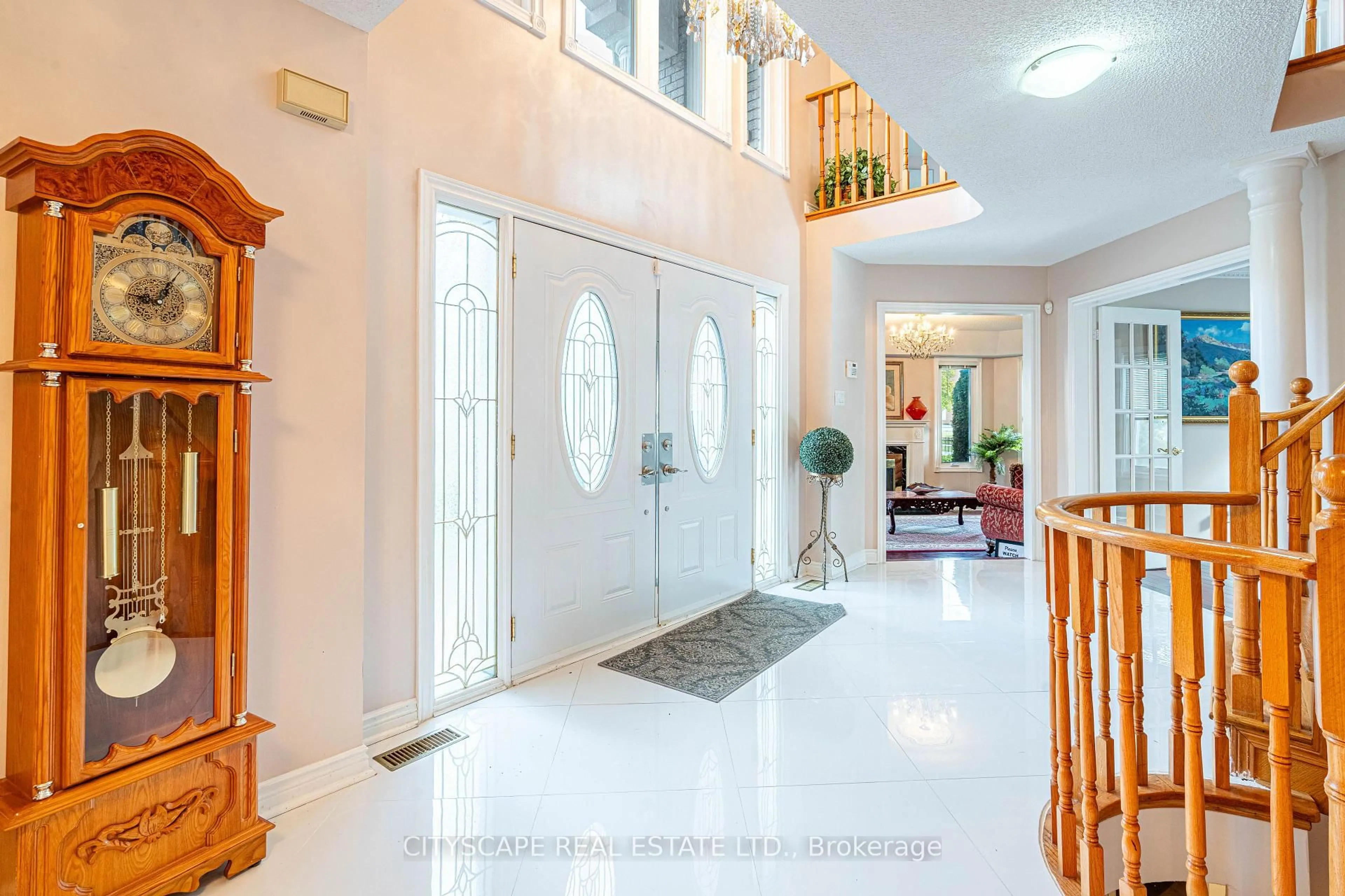 Indoor entryway for 3721 Trelawny Circ, Mississauga Ontario L5N 5J7