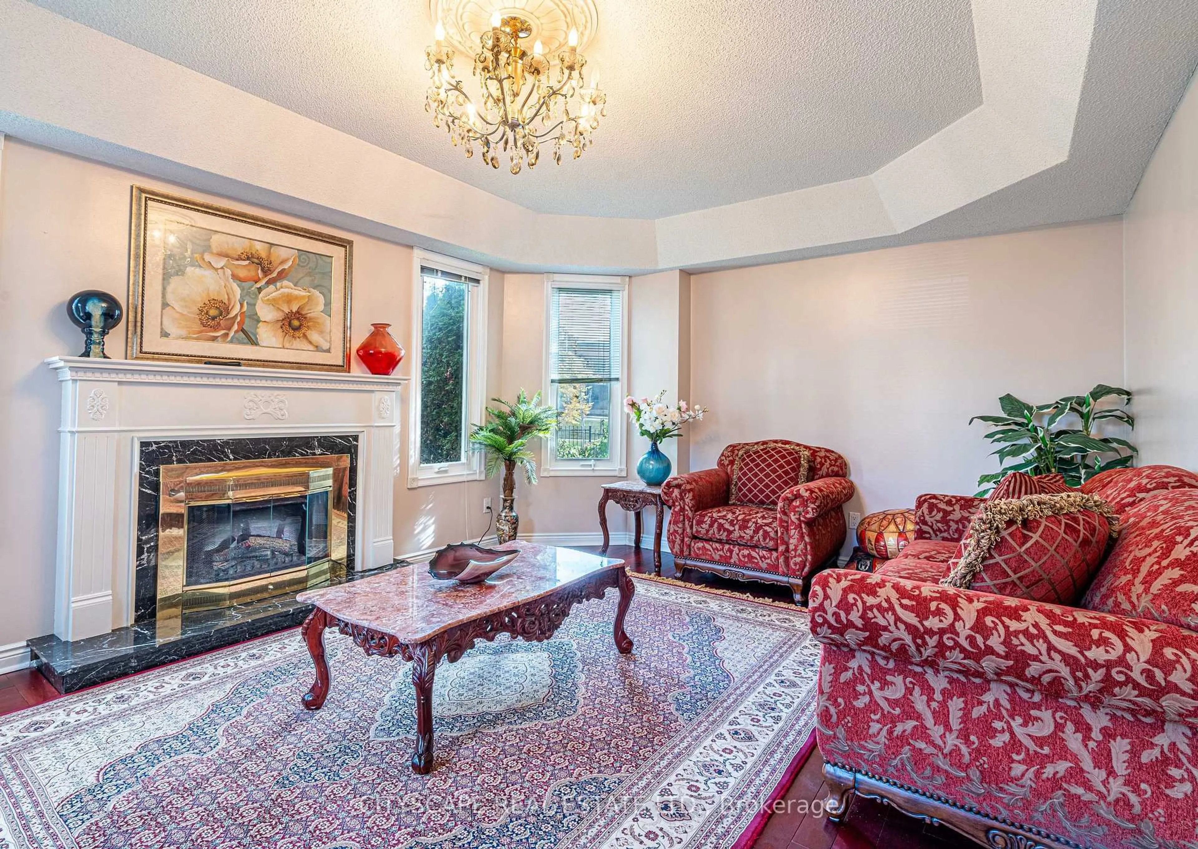 Living room with furniture, carpet floor for 3721 Trelawny Circ, Mississauga Ontario L5N 5J7