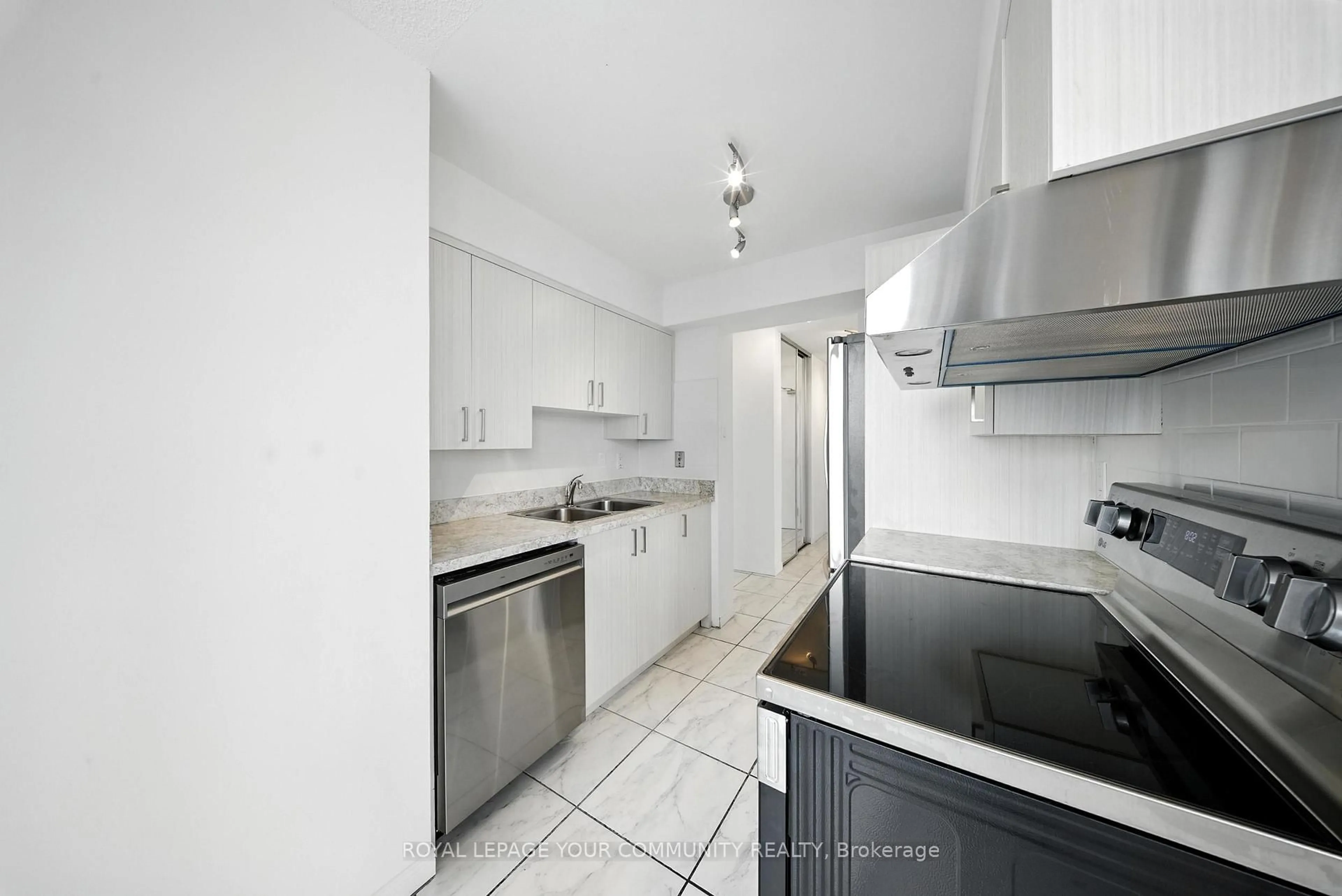 Standard kitchen, unknown for 330 Rathburn Rd #1404, Mississauga Ontario L5B 3Y1