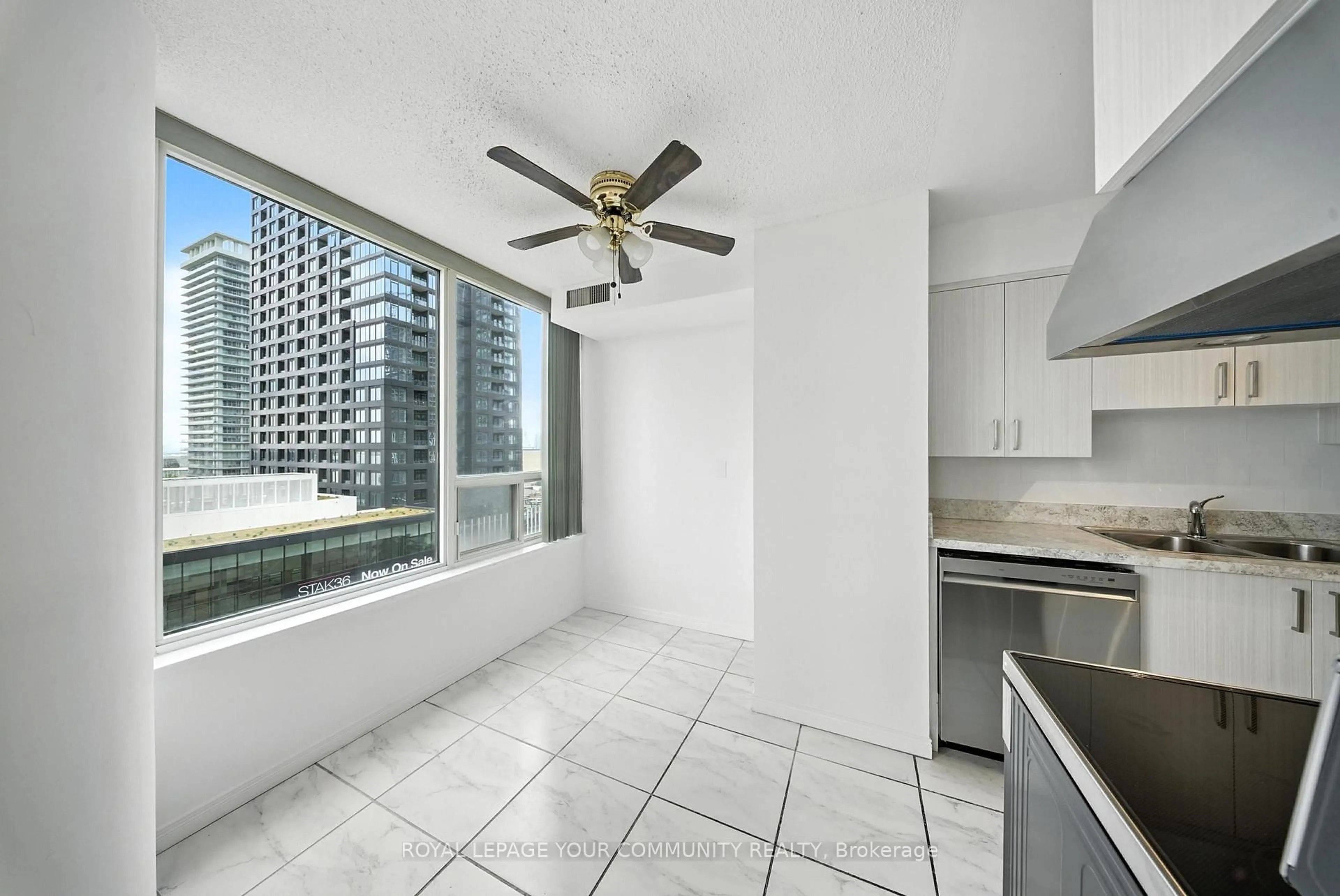 Standard kitchen, unknown for 330 Rathburn Rd #1404, Mississauga Ontario L5B 3Y1