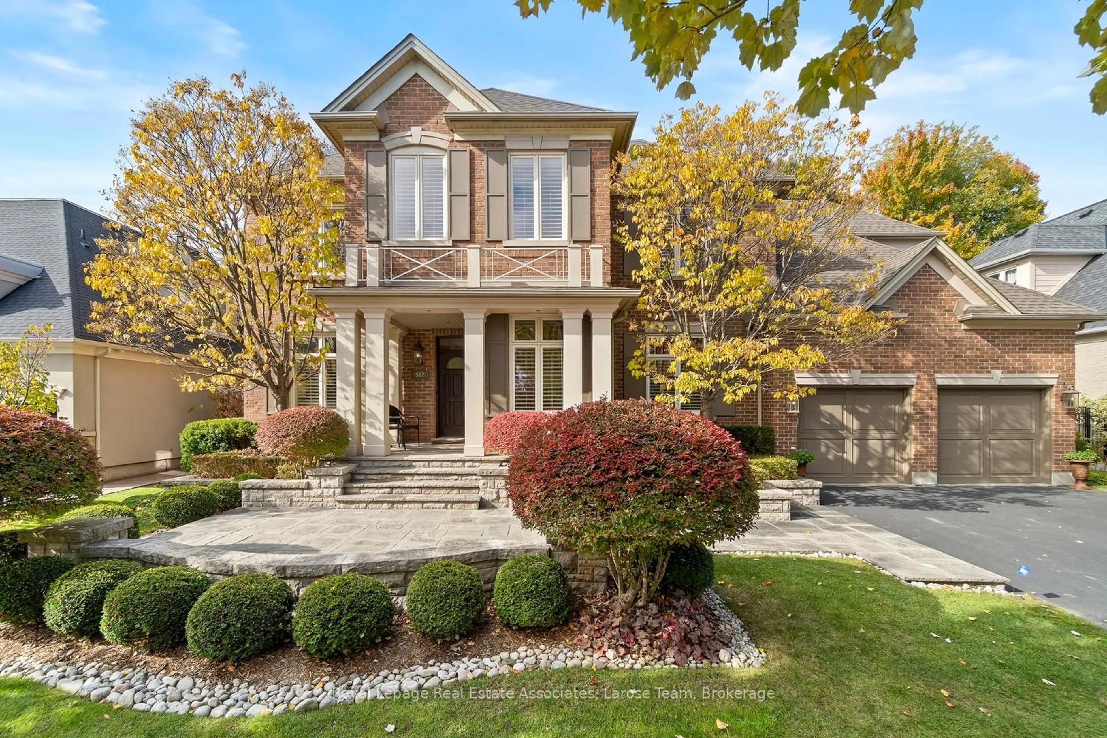 Home with brick exterior material, street for 562 Gladwyne Crt, Mississauga Ontario L5H 4L4