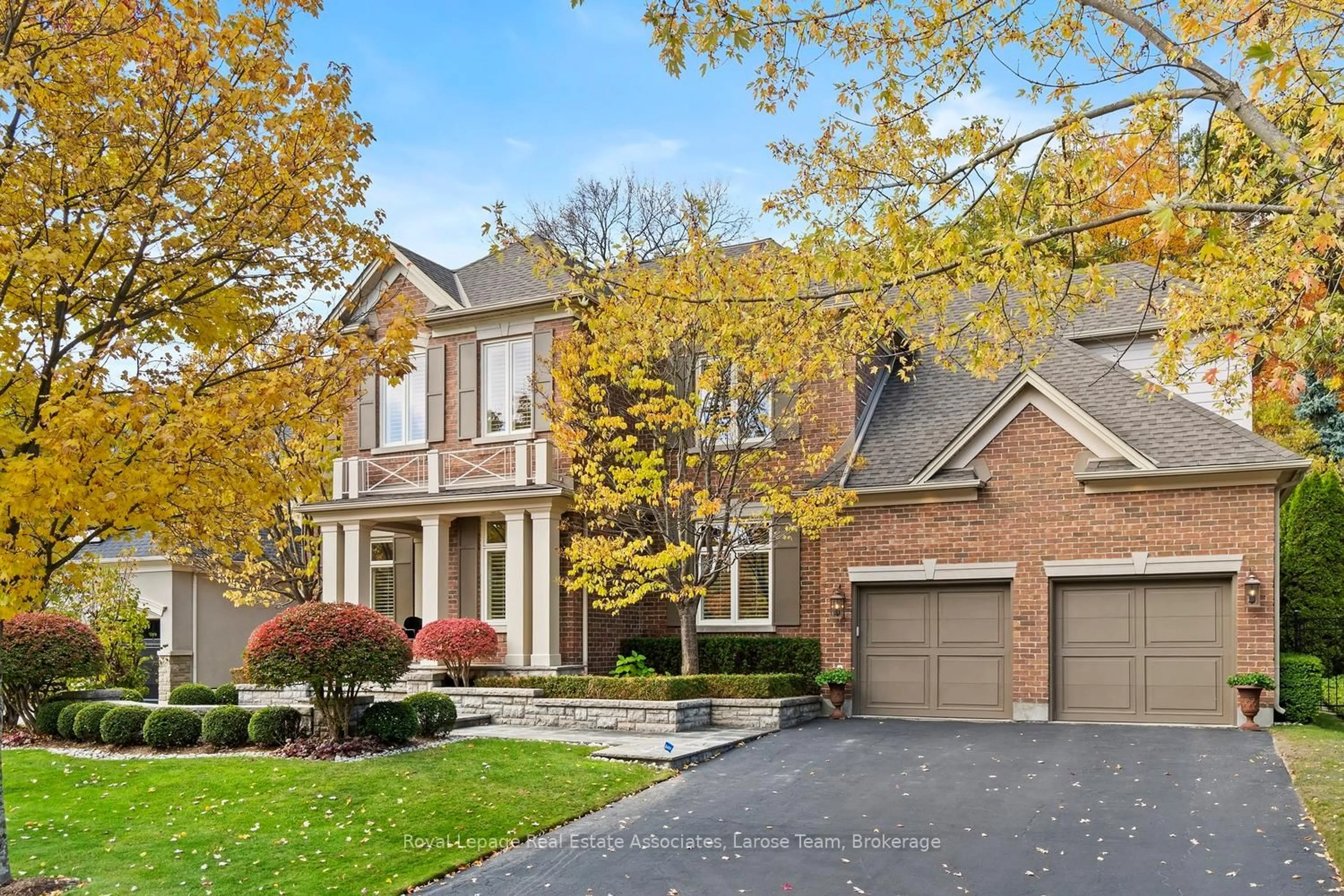 Home with brick exterior material, street for 562 Gladwyne Crt, Mississauga Ontario L5H 4L4